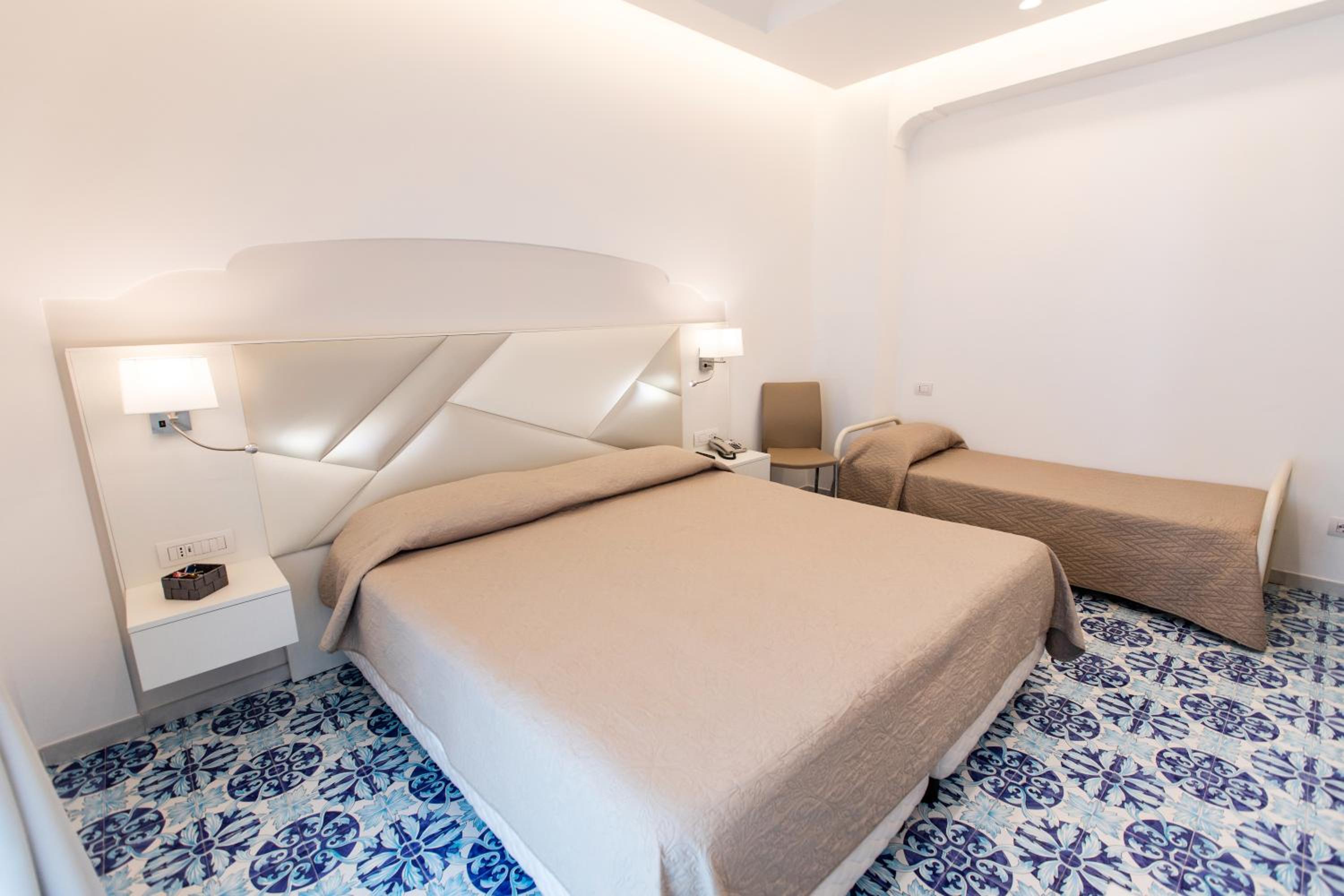 Deluxe Triple Room with Sea View - Photo 1