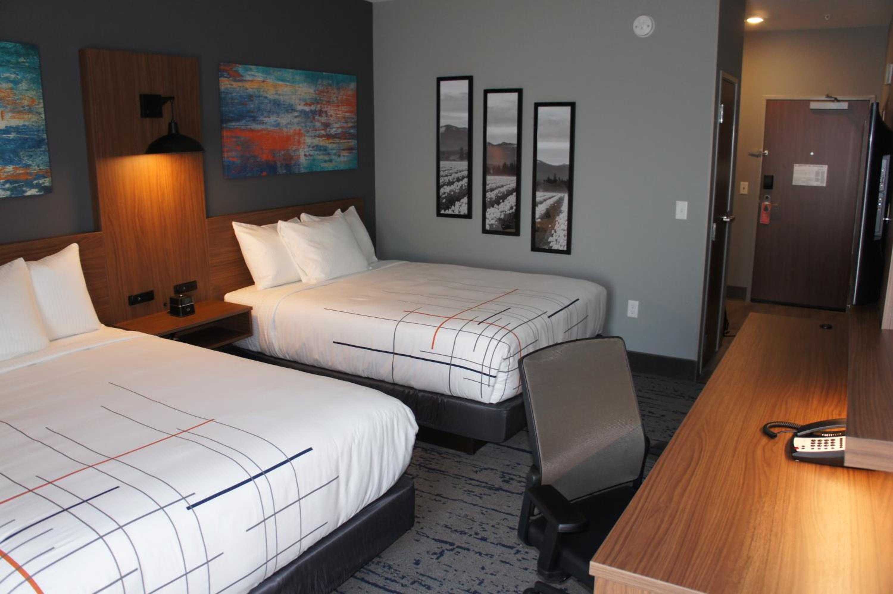 Queen Room with Two Queen Beds - Mobility and Hearing Impaired Access/Non-Smoking - Photo 2