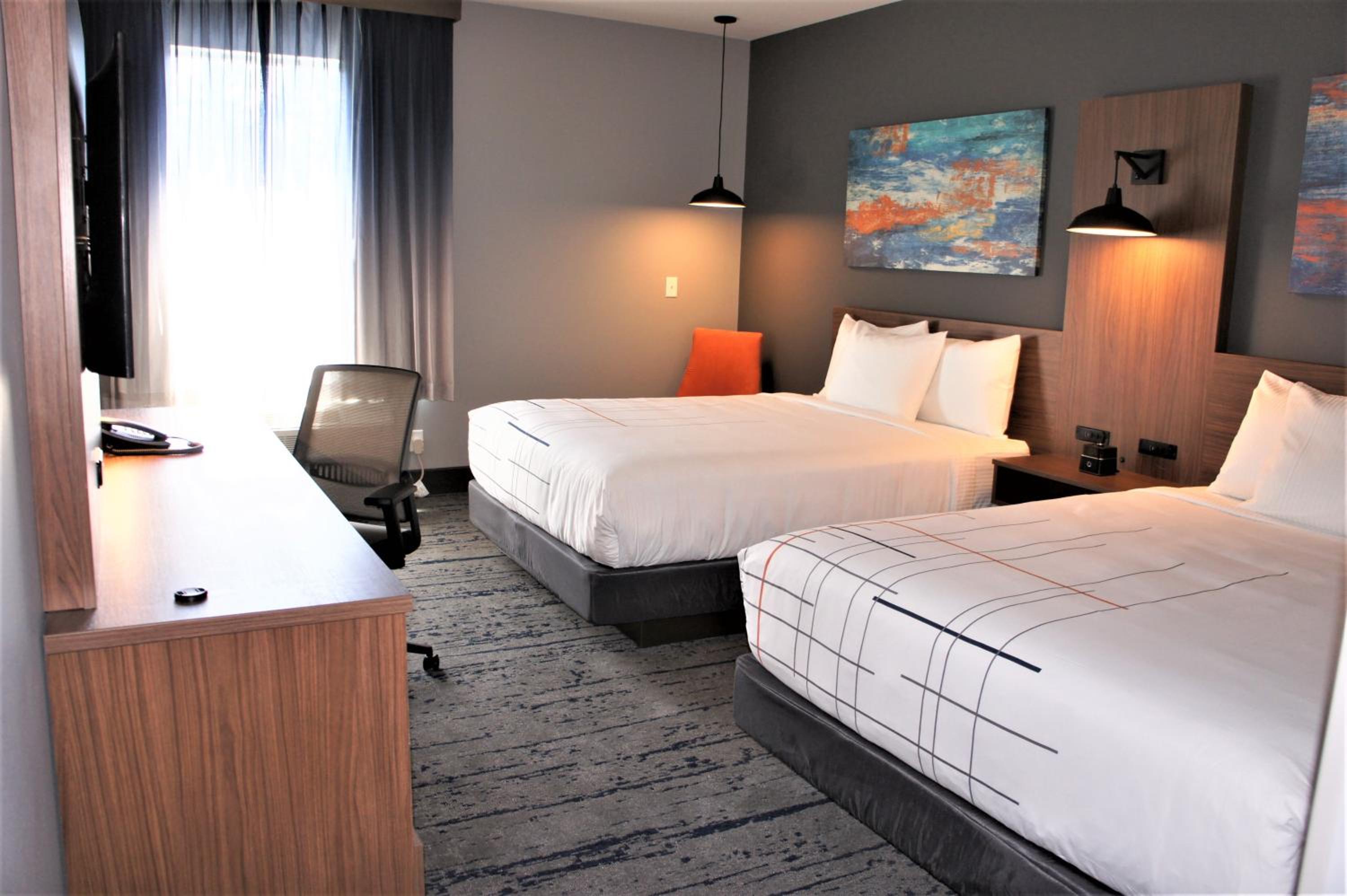 Queen Room with Two Queen Beds - Mobility and Hearing Impaired Access/Non-Smoking - Photo 6