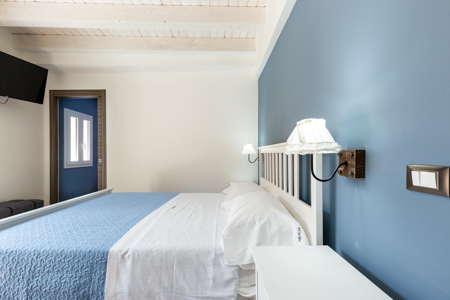 Double Room with Balcony - Photo 17
