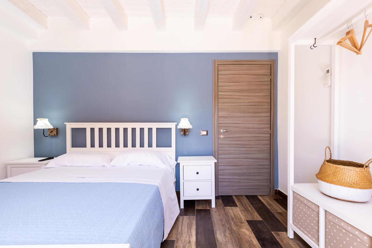 Double Room with Balcony - Photo 19
