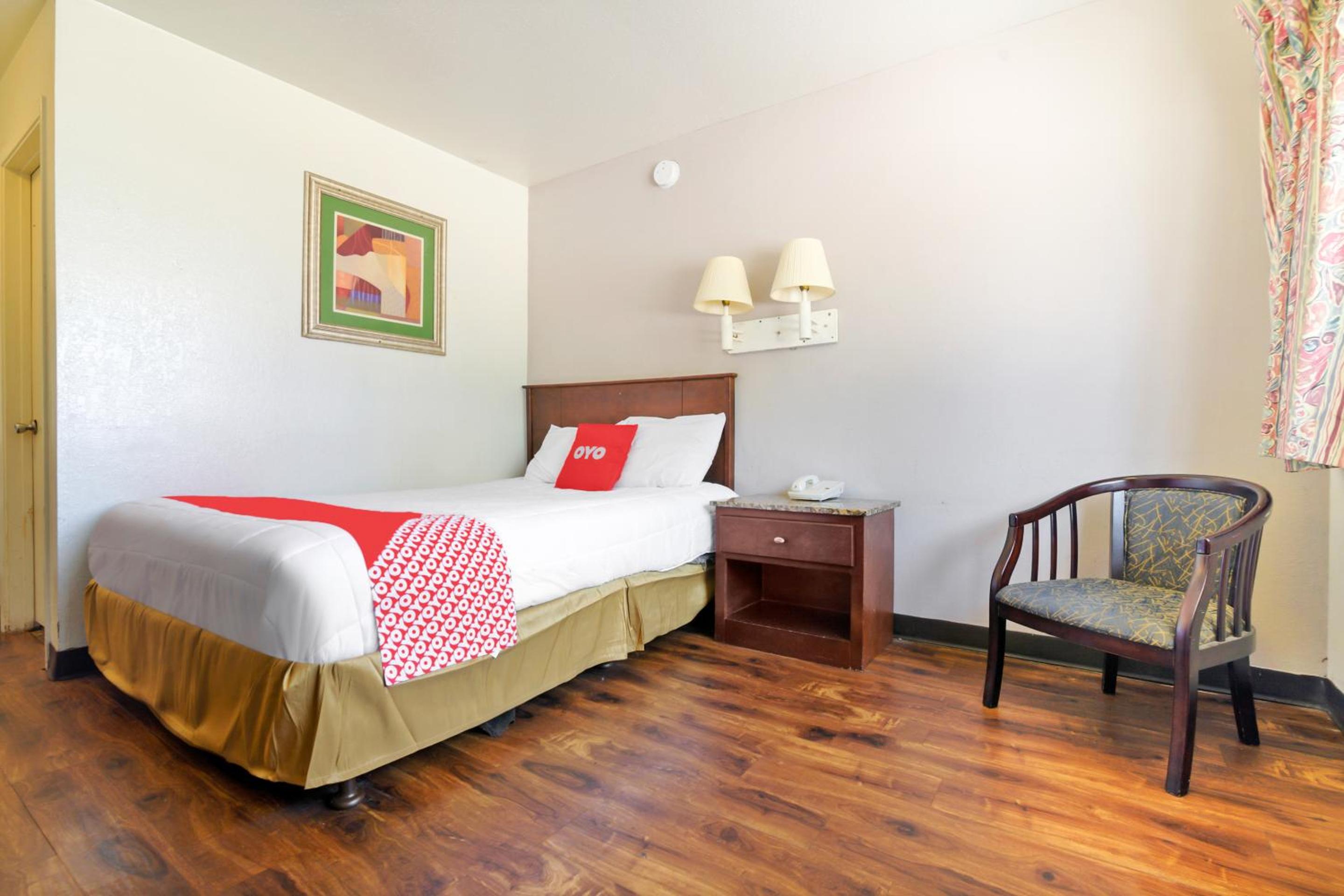 Premium Full Bed Accessible photo 2