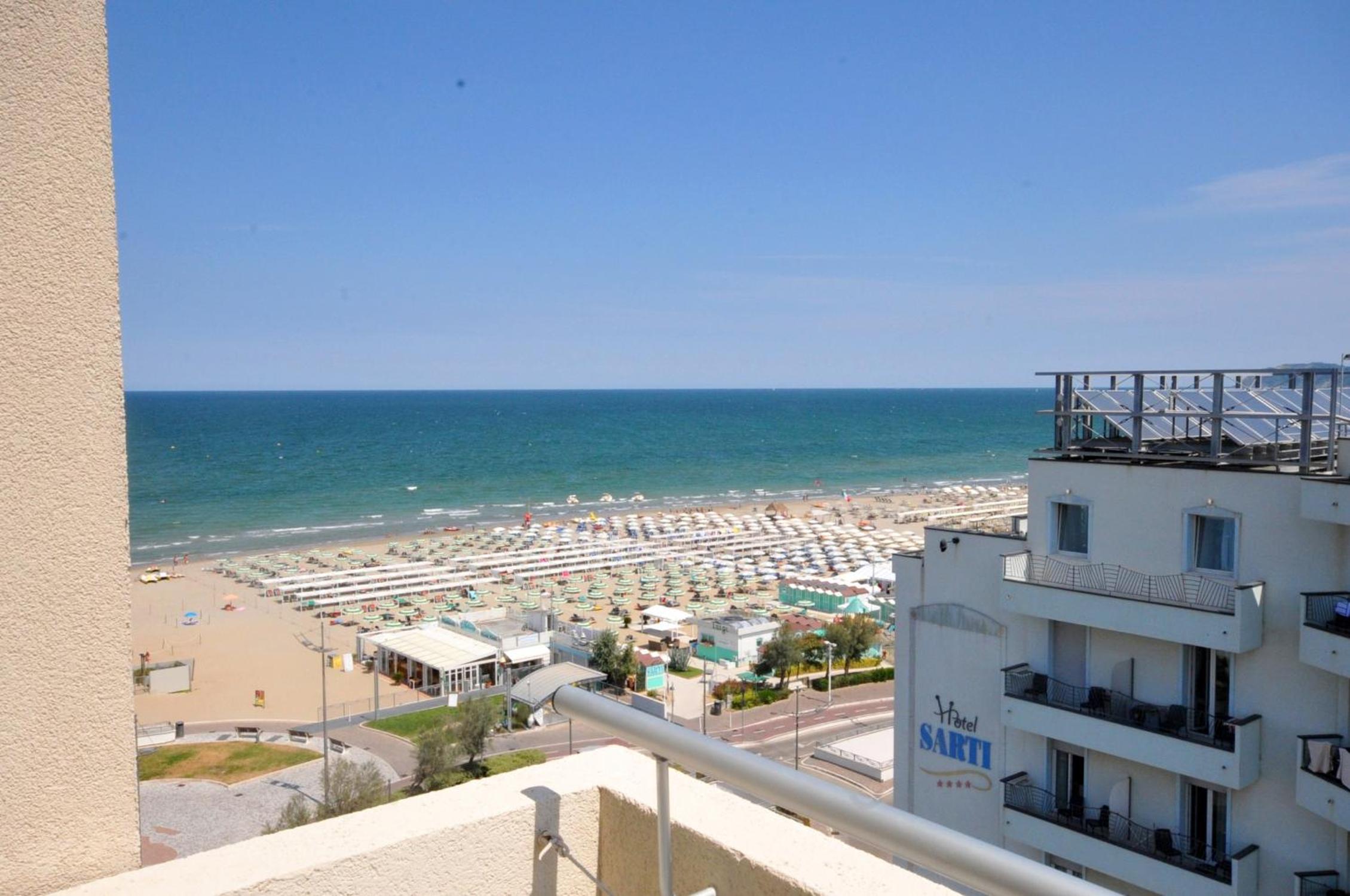 Double or Twin Room with Side Sea View - Photo 2