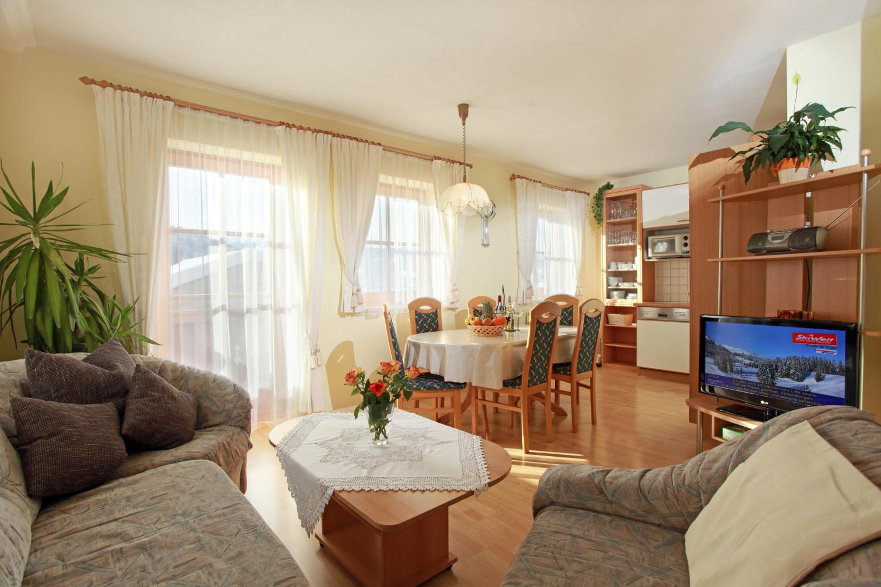 Two-Bedroom Apartment with Balcony with Mountain View photo 1