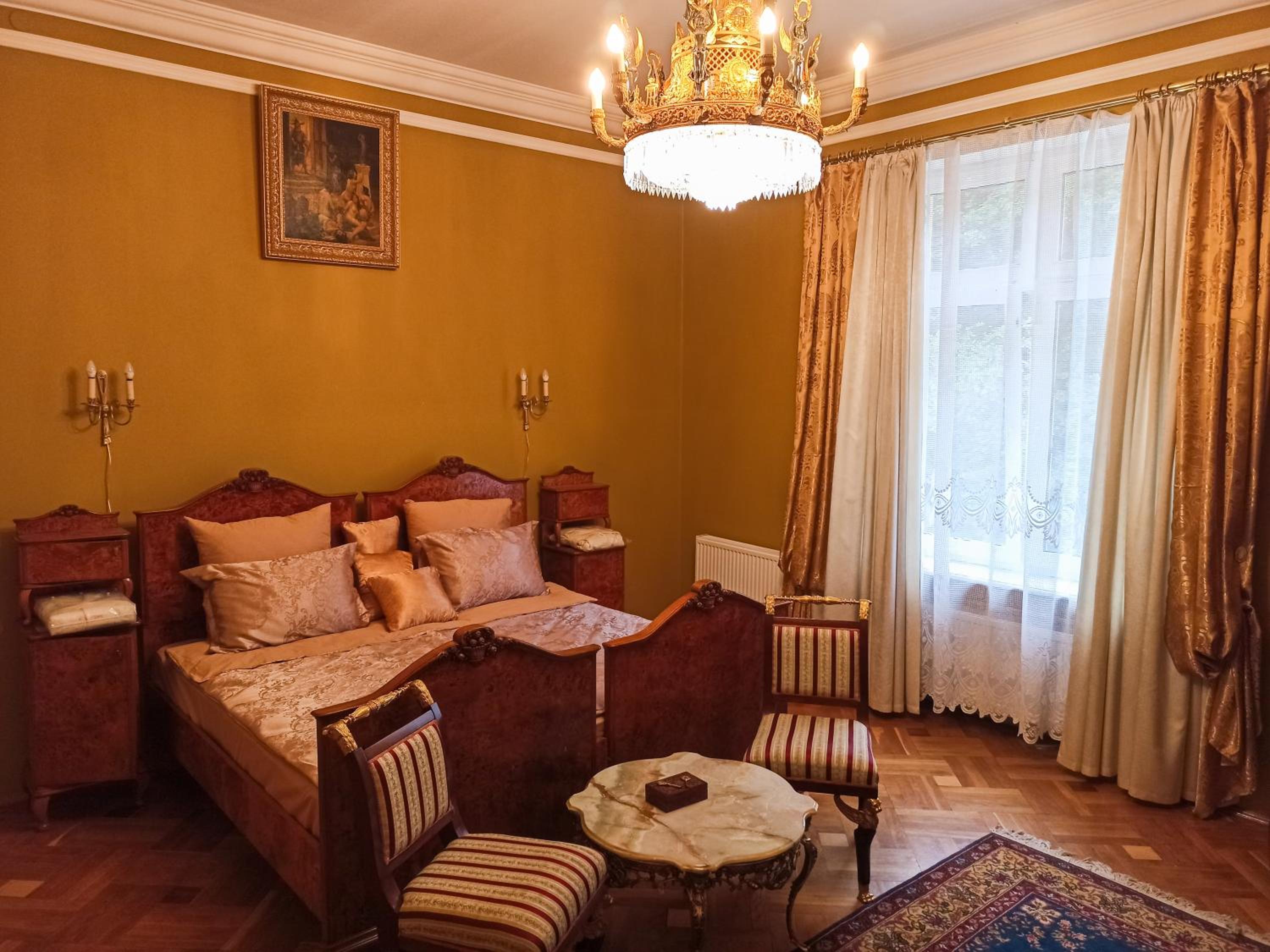 Deluxe Room (2 Adults + 1 Child)