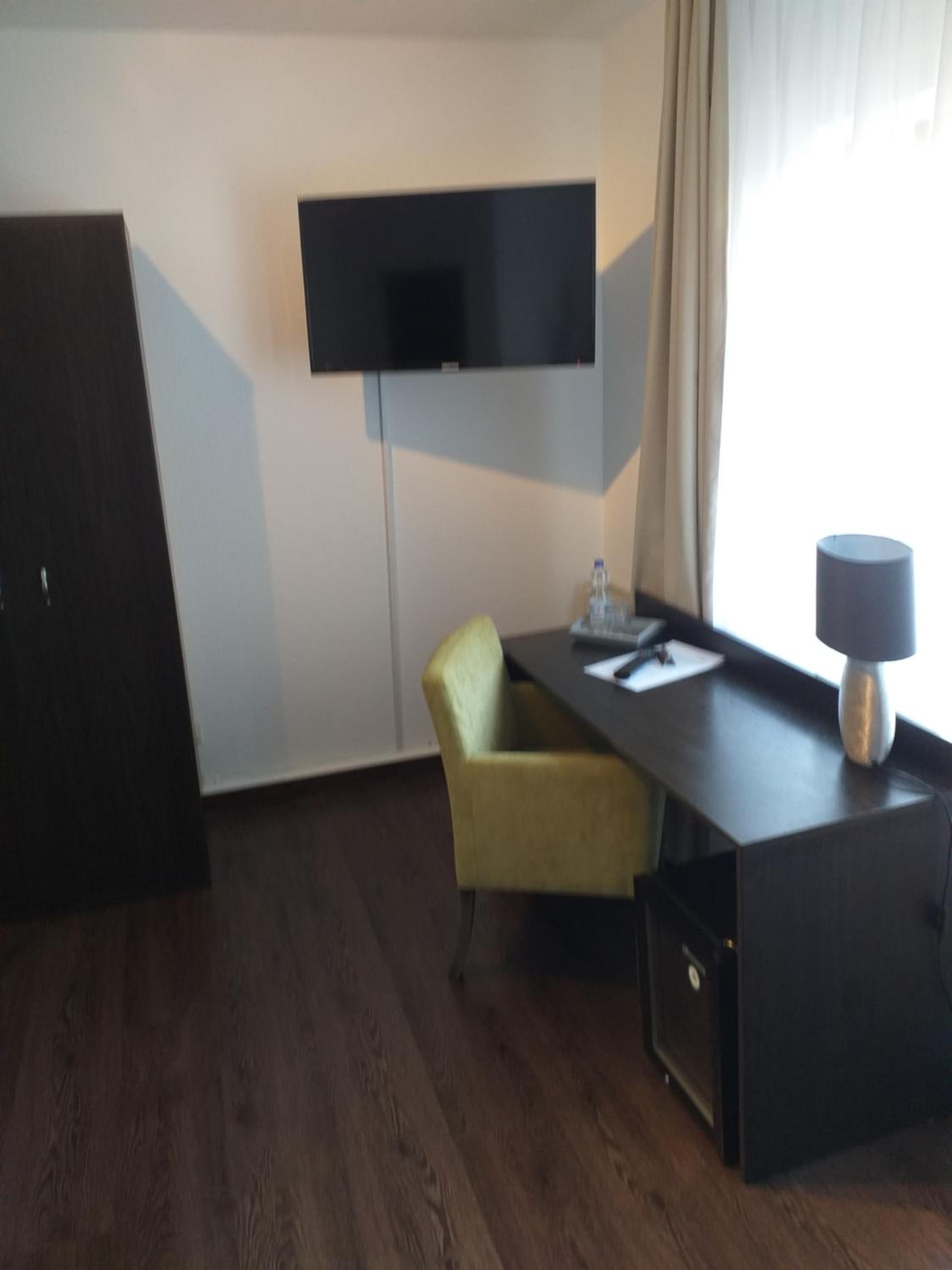 Budget Double Room - Photo 3