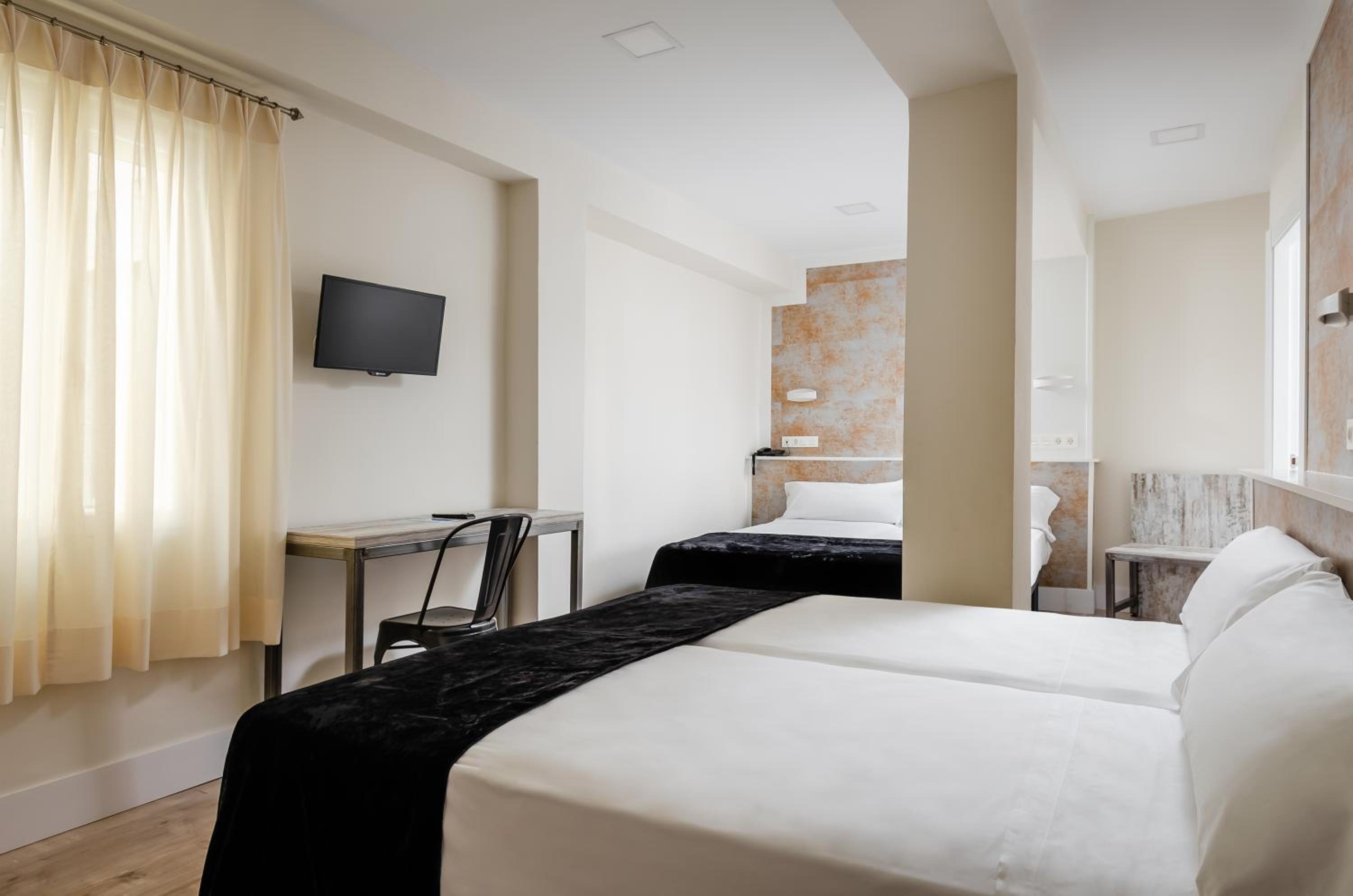Triple Room - Photo 6