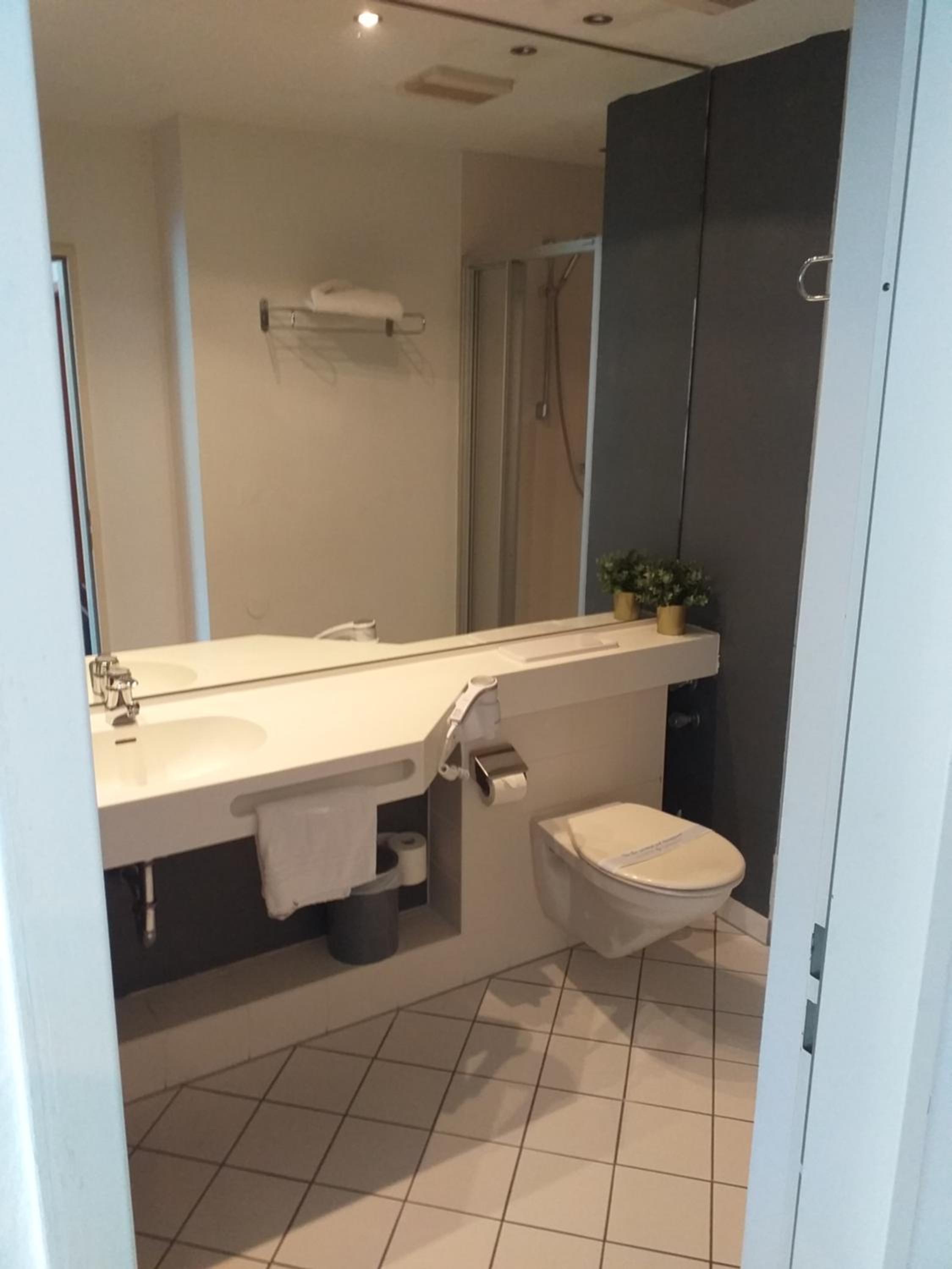Budget Double Room - Photo 2