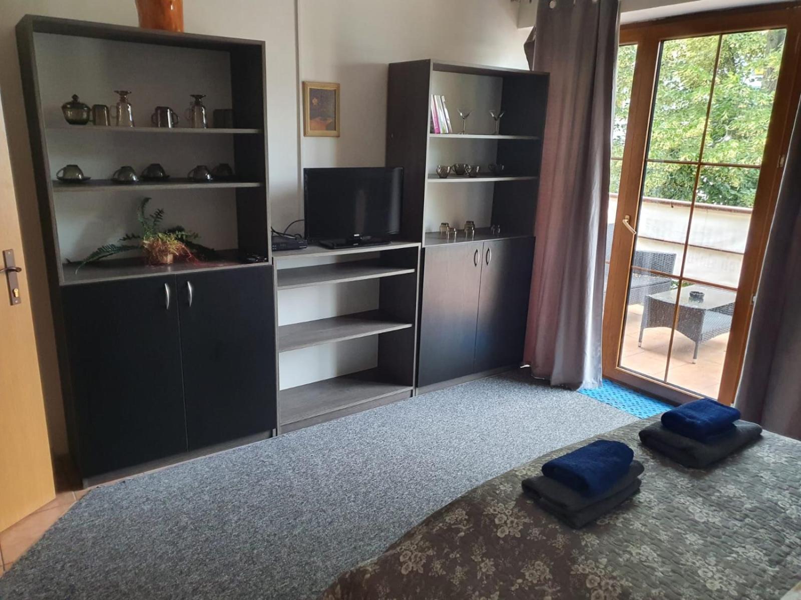 Apartment with Terrace - Photo 11