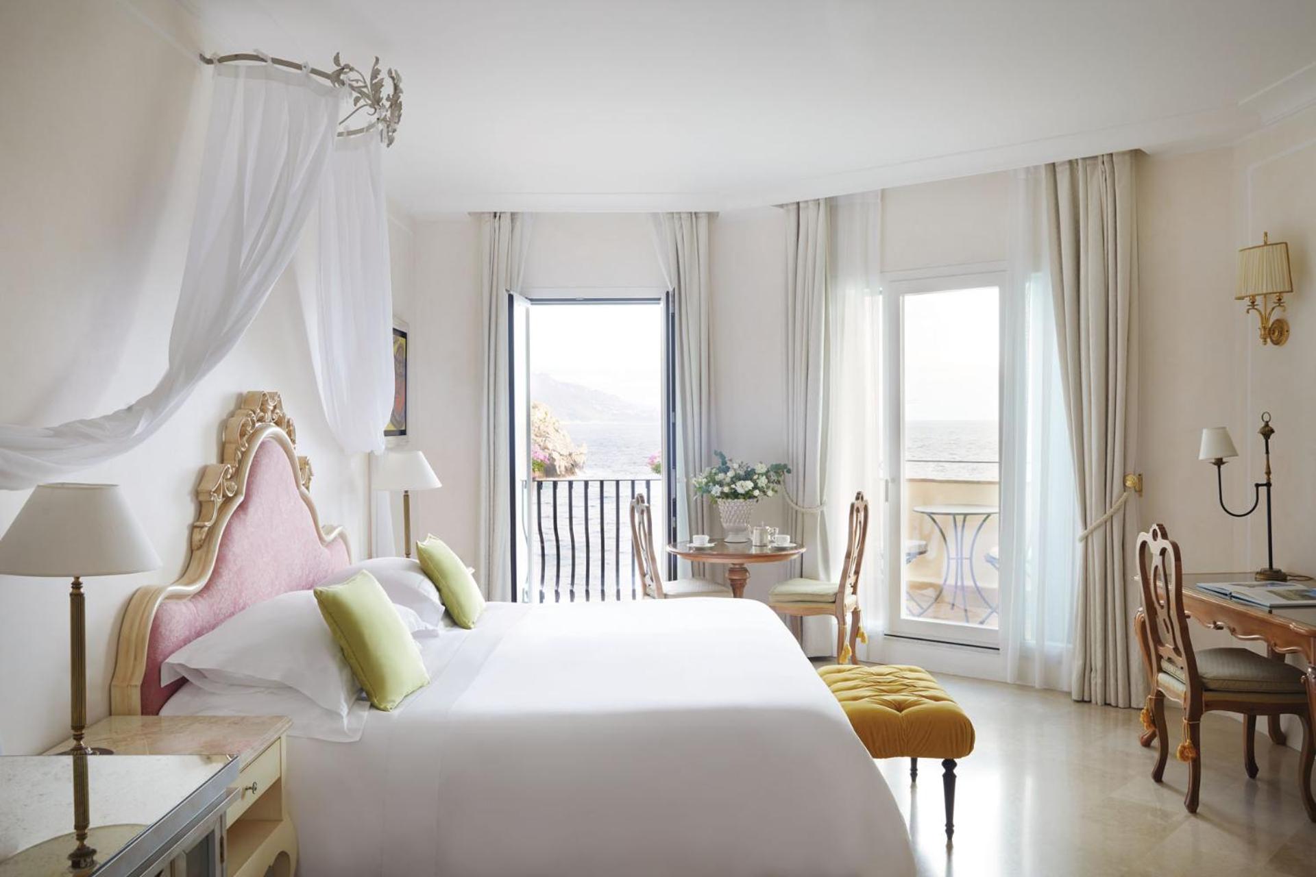 Superior Junior Suite with Sea View and Balcony - Photo 1