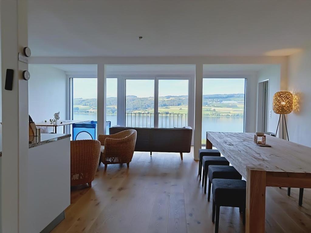 Three Bedroom Apartment with Lake View - Photo 3