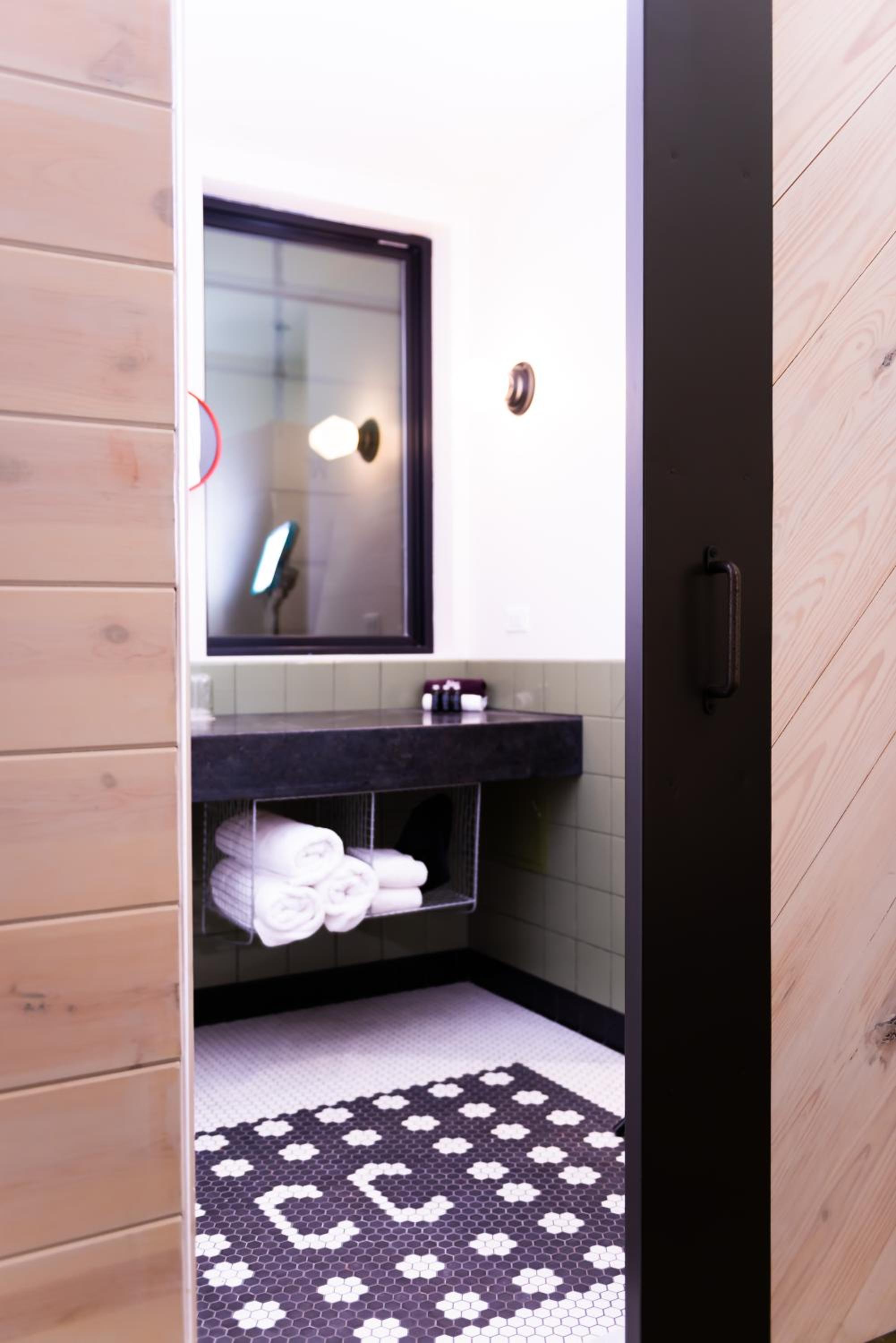 Double Room - Photo 11