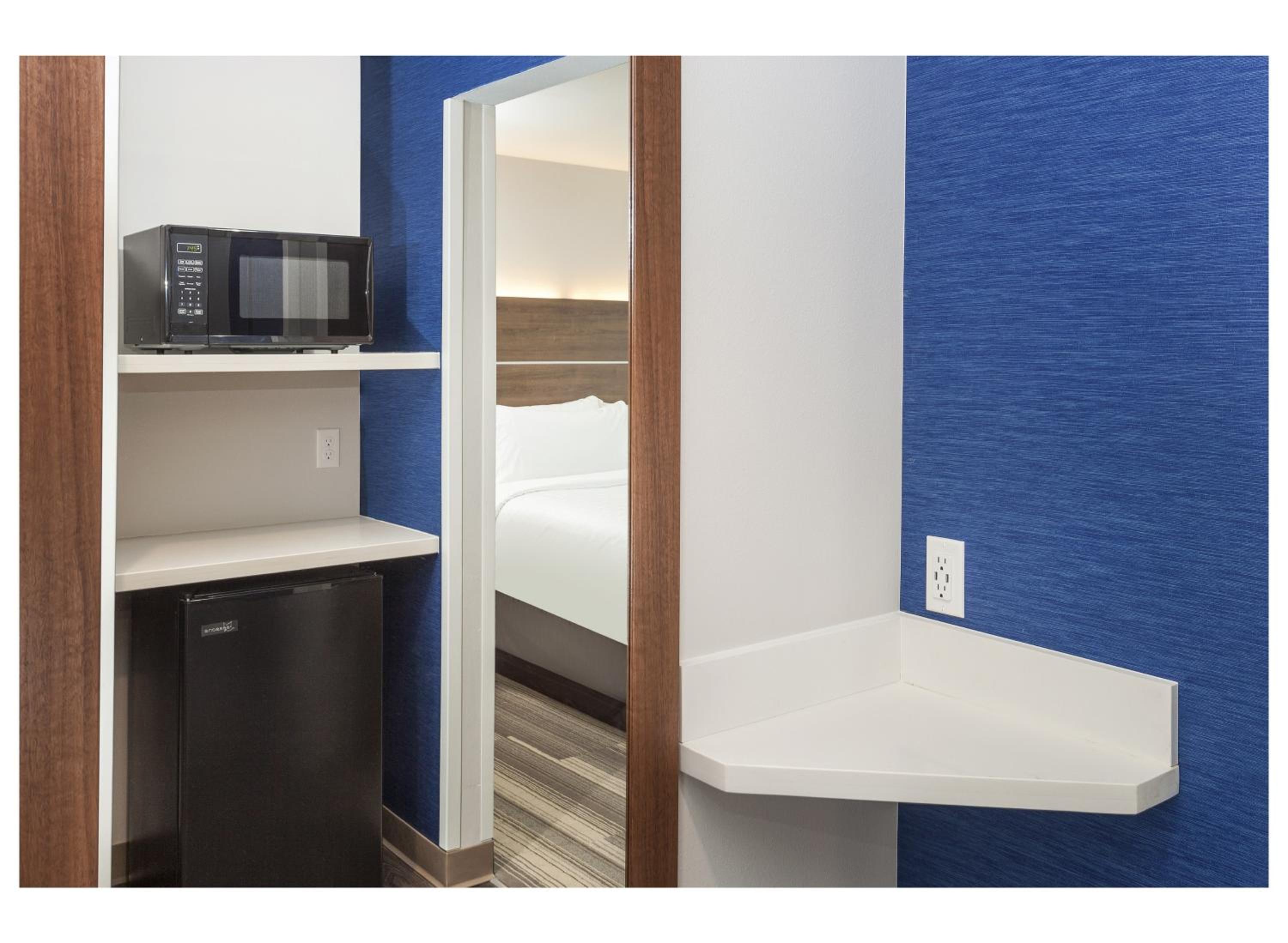 King Suite with Spa Bath - Photo 2