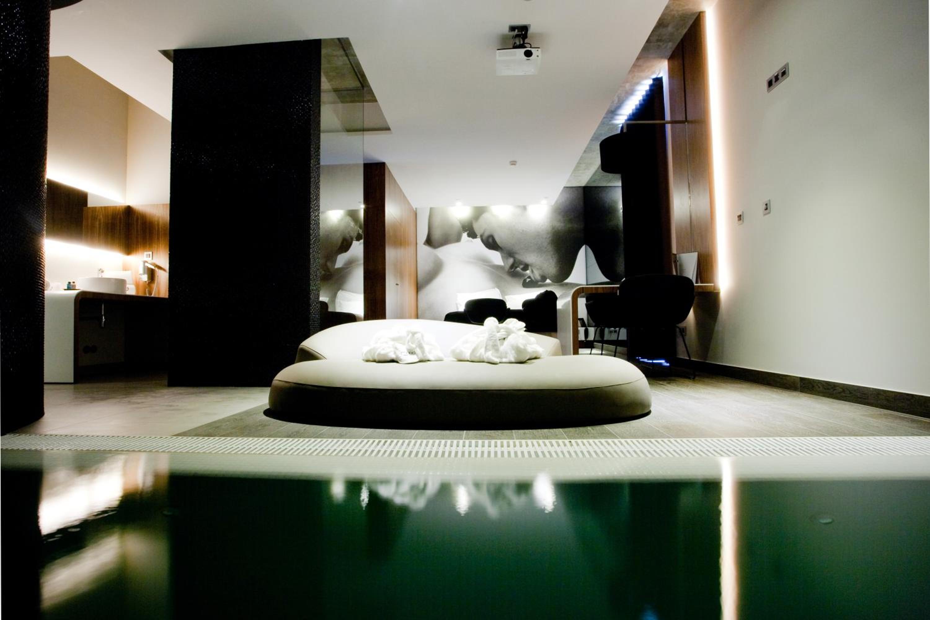 Suite with Pool and Turkish Bath photo 3