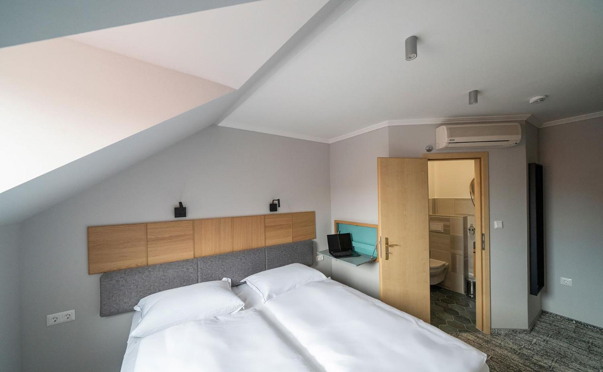 Standard Double or Twin Room - Photo 4