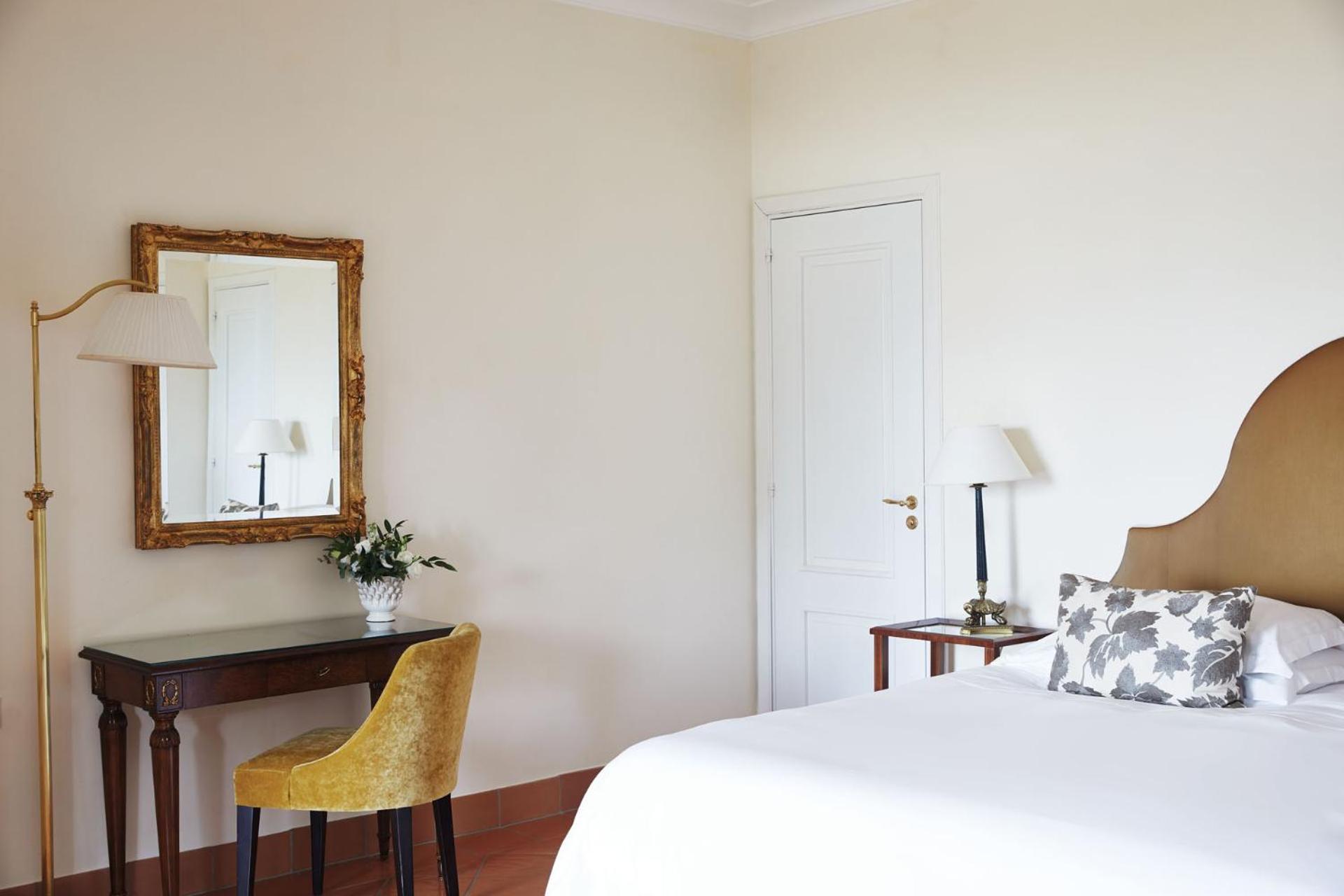 Deluxe Double Room with Balcony or Terrace and Sea View thumbnail 6