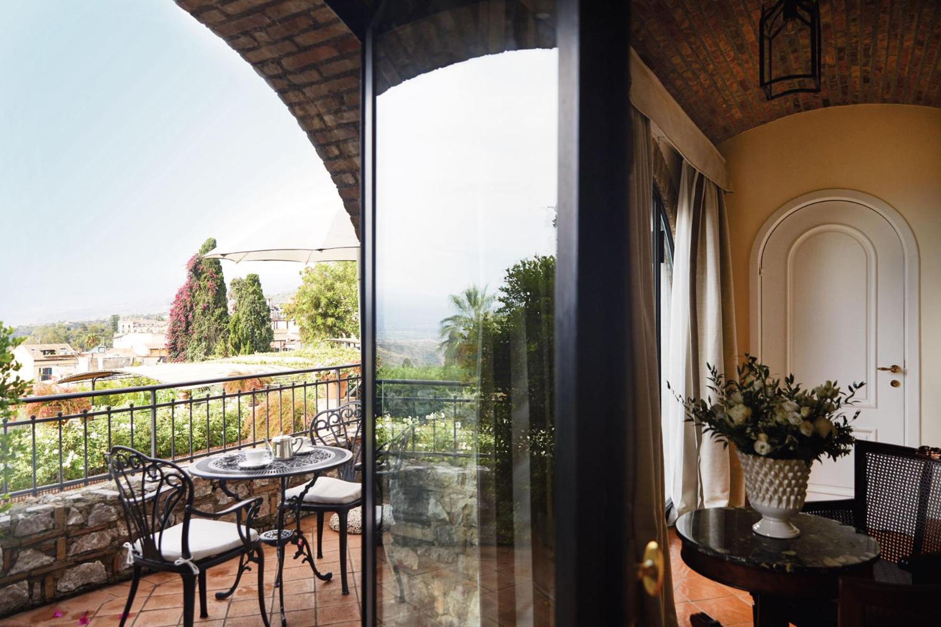 Deluxe Double Room with Balcony or Terrace and Sea View thumbnail 6