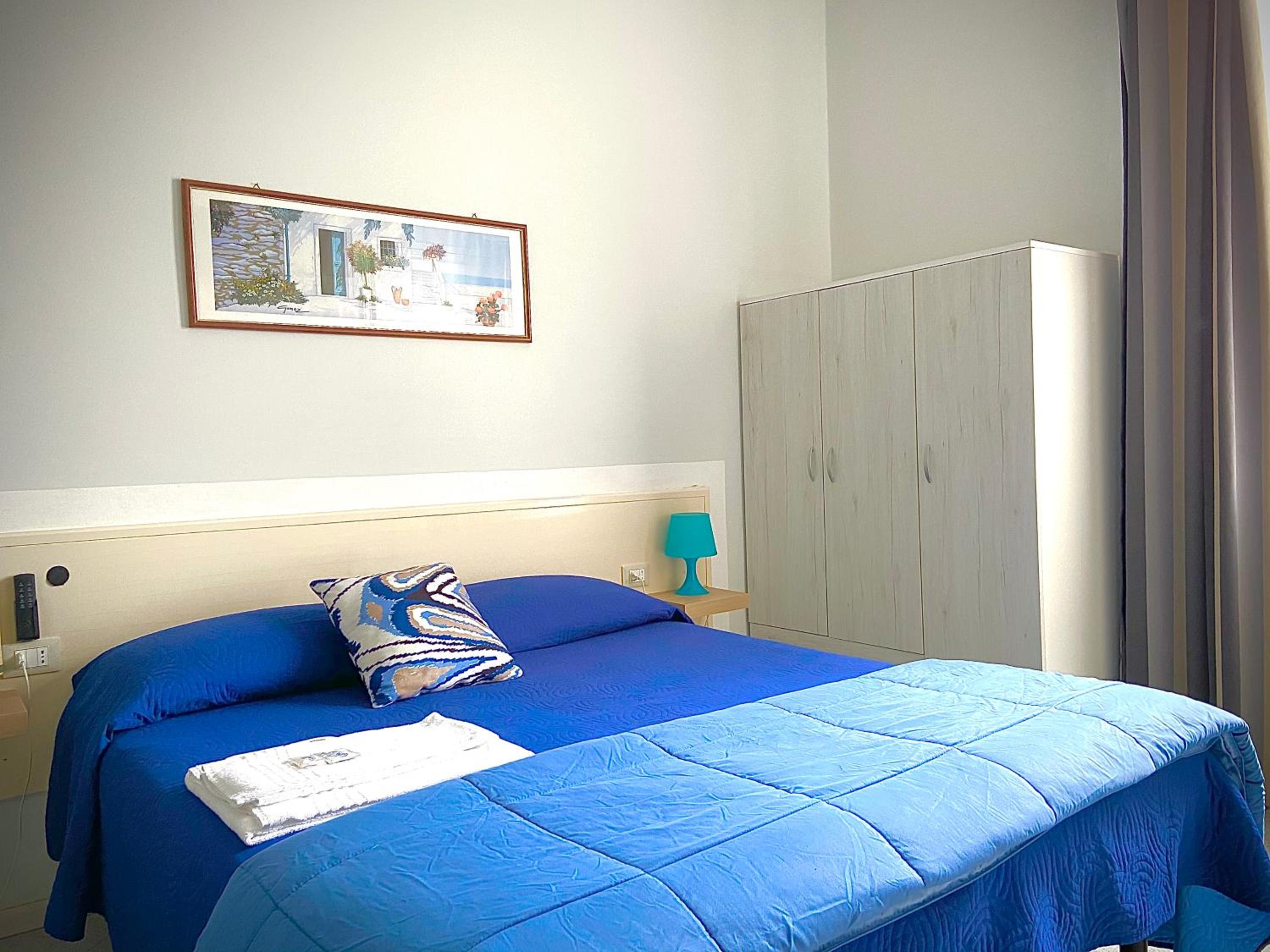 Double or Twin Room with Shared Bathroom photo 2