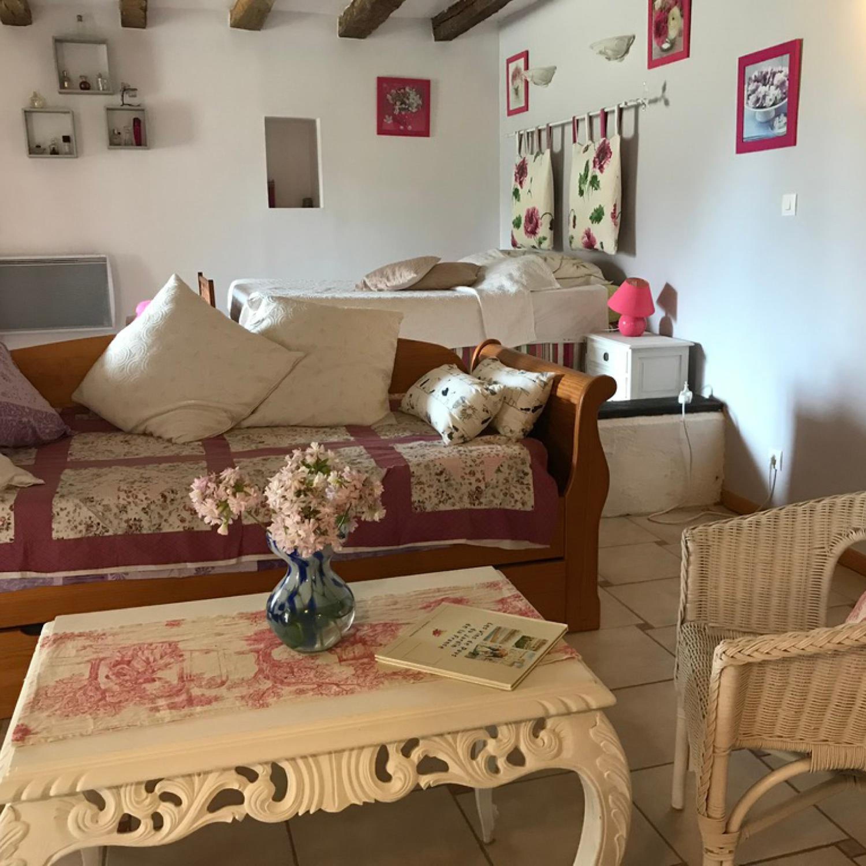 Apartment with Garden View - Photo 2