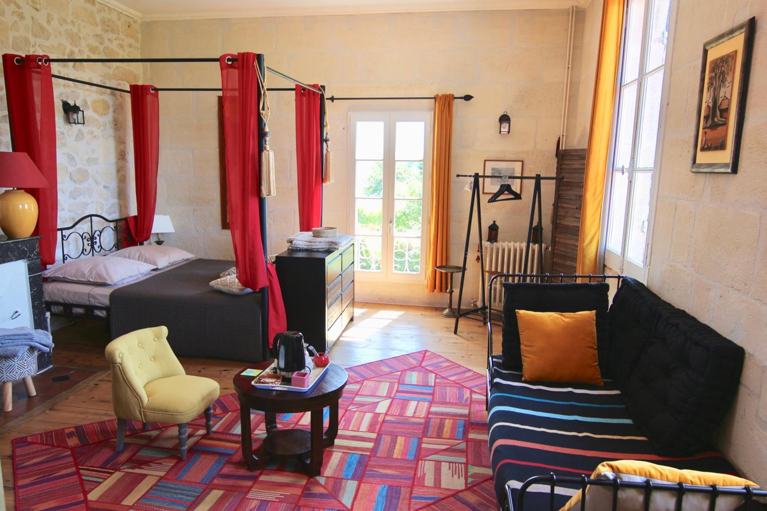 Double Room with Private Bathroom - Photo 4