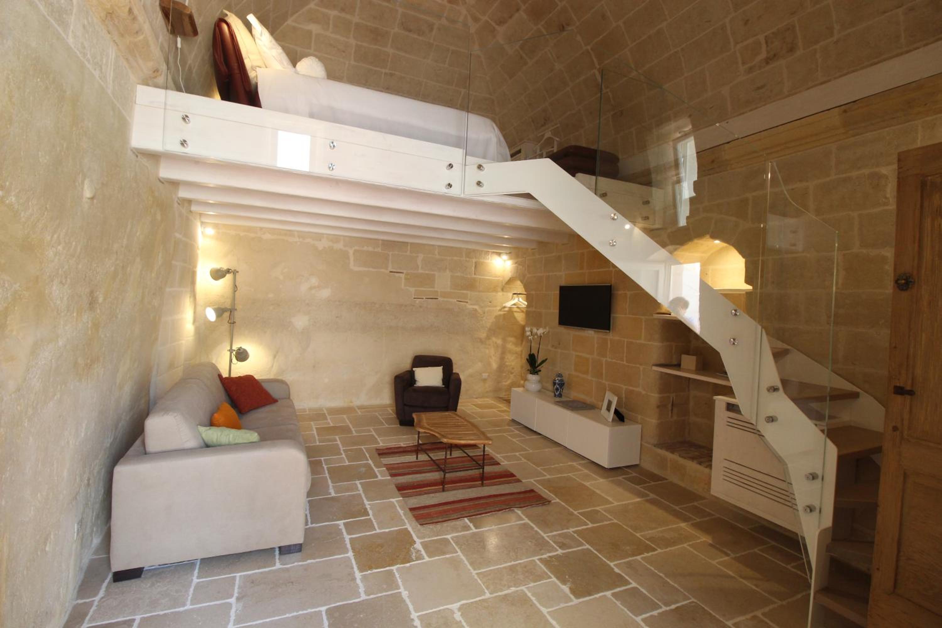 One-Bedroom House - Photo 23