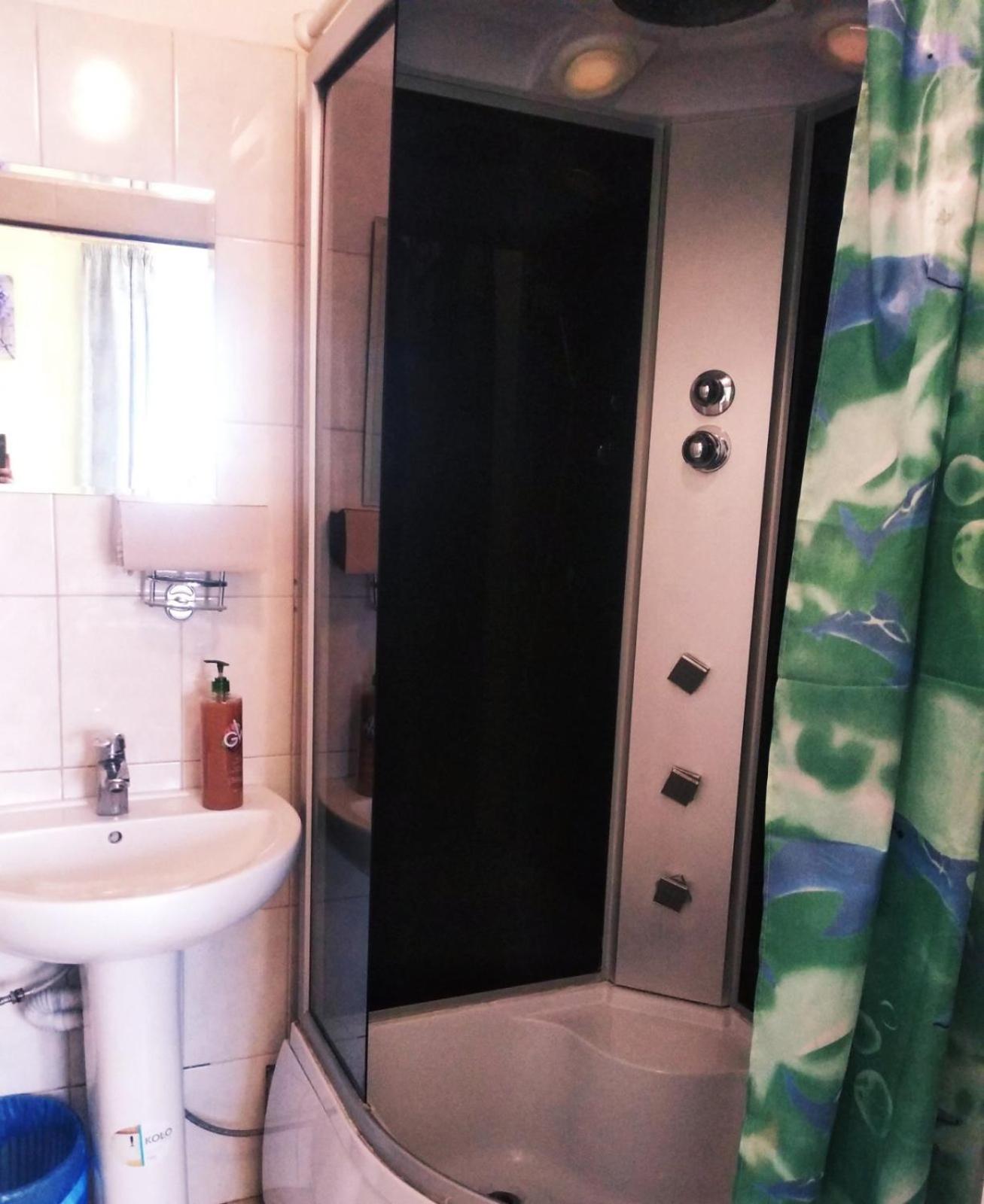 Family Room with Private Bathroom photo 2