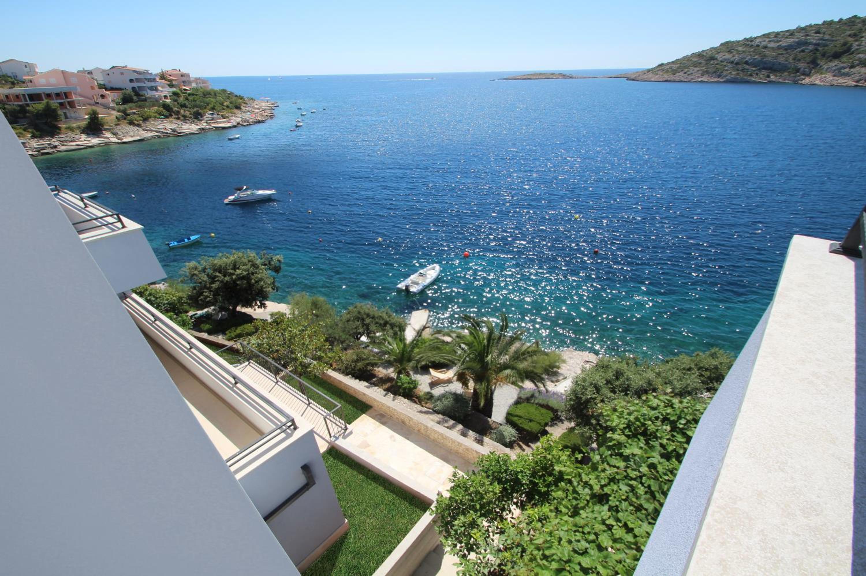 Two-Bedroom Apartment with Terrace and Sea View photo 3