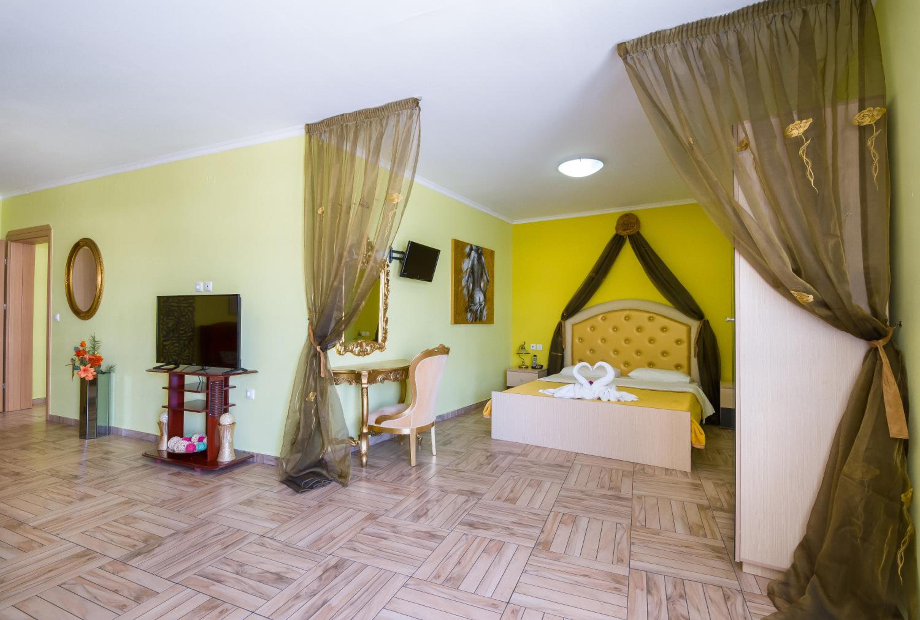 Deluxe Family Suite
