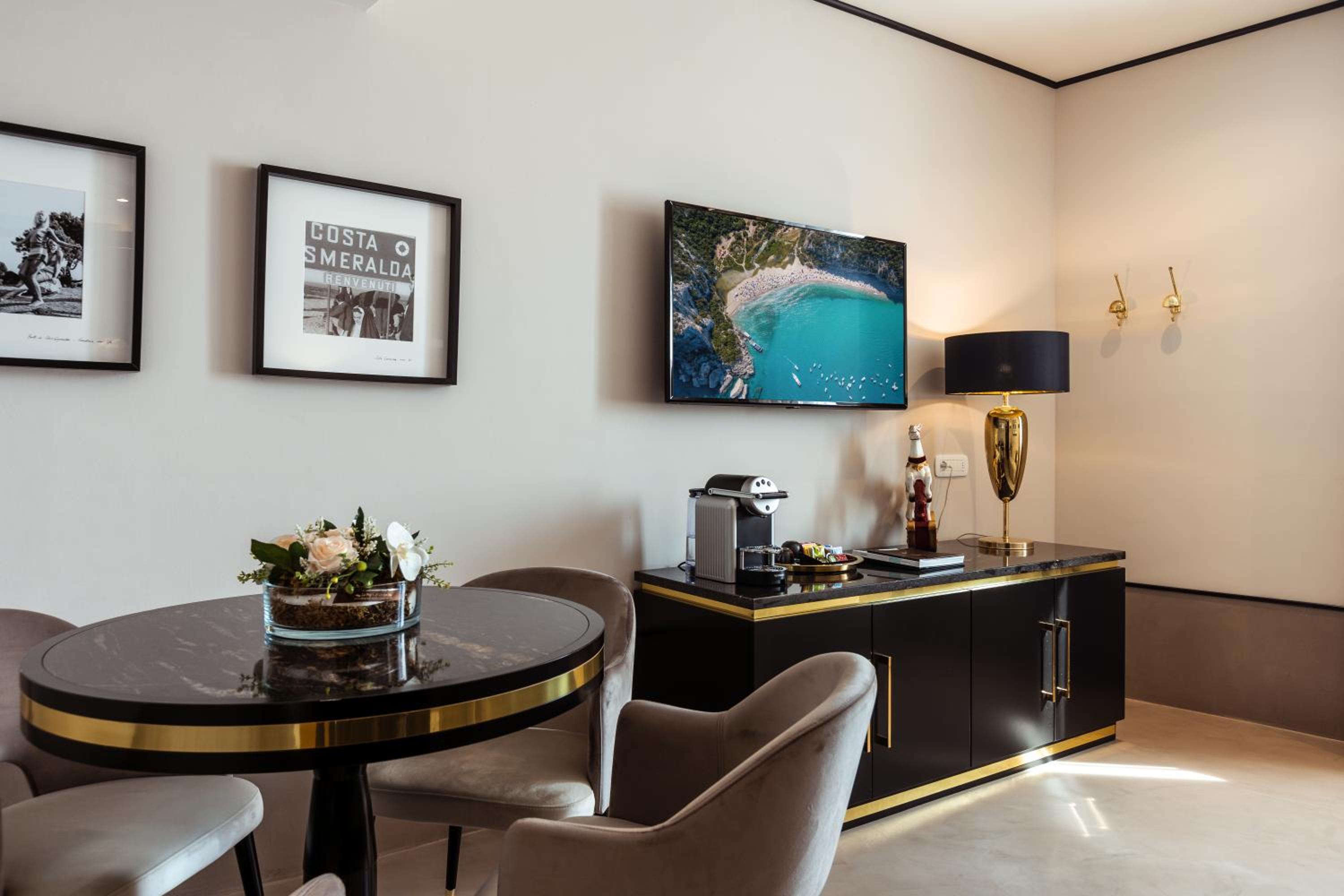 Family Suite with Spa Bath photo 3