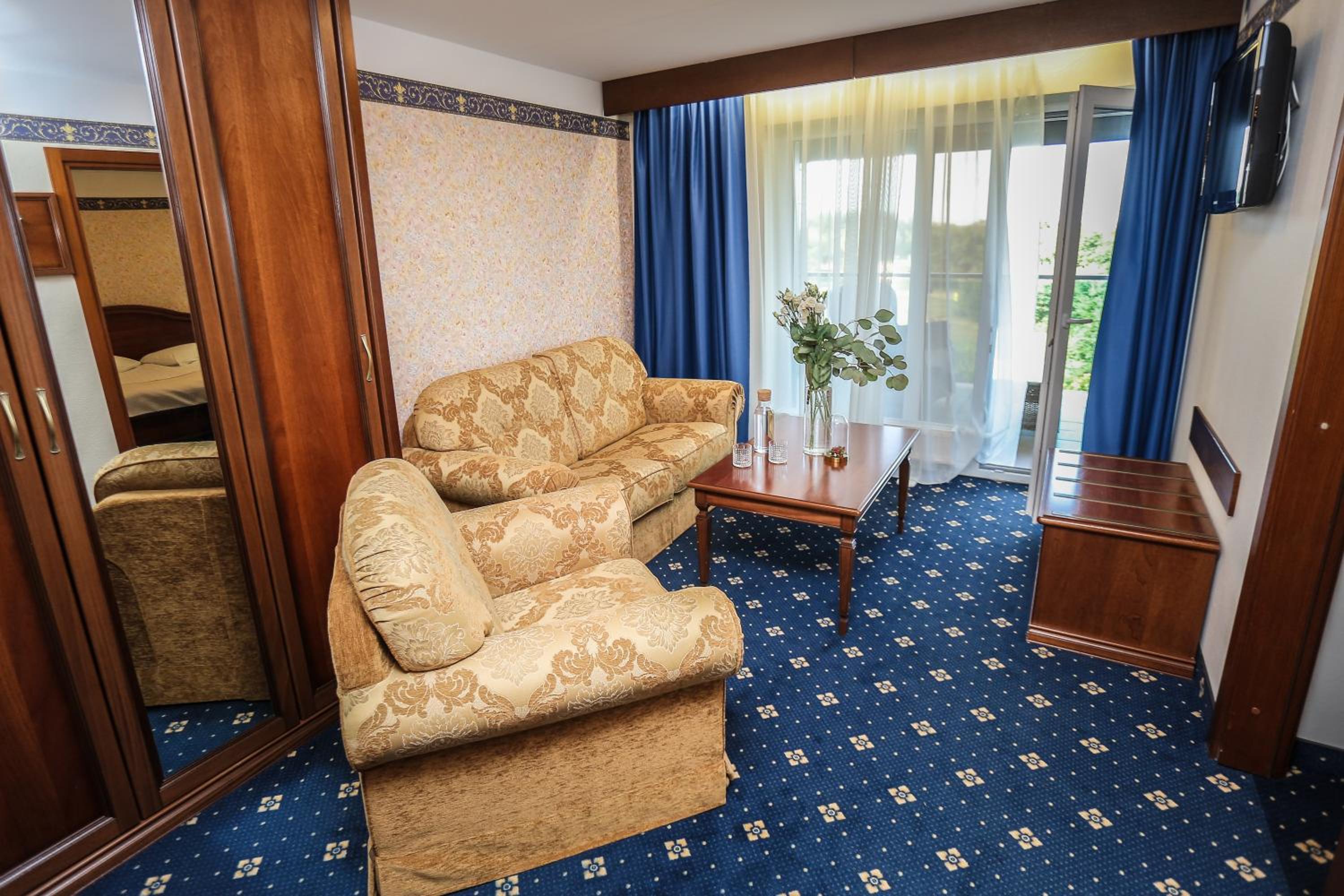 Suite - Photo 2
