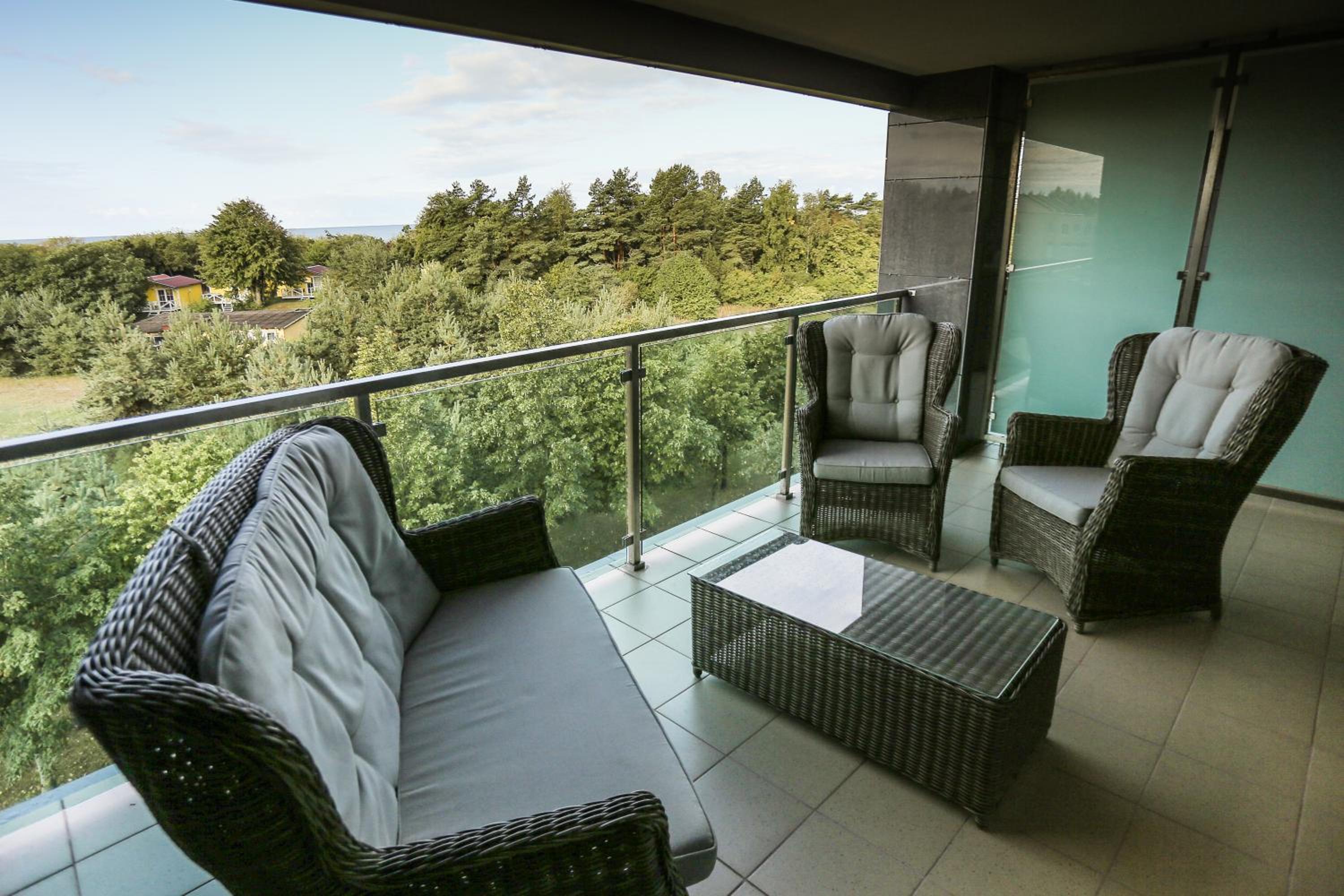 Suite - Photo 11