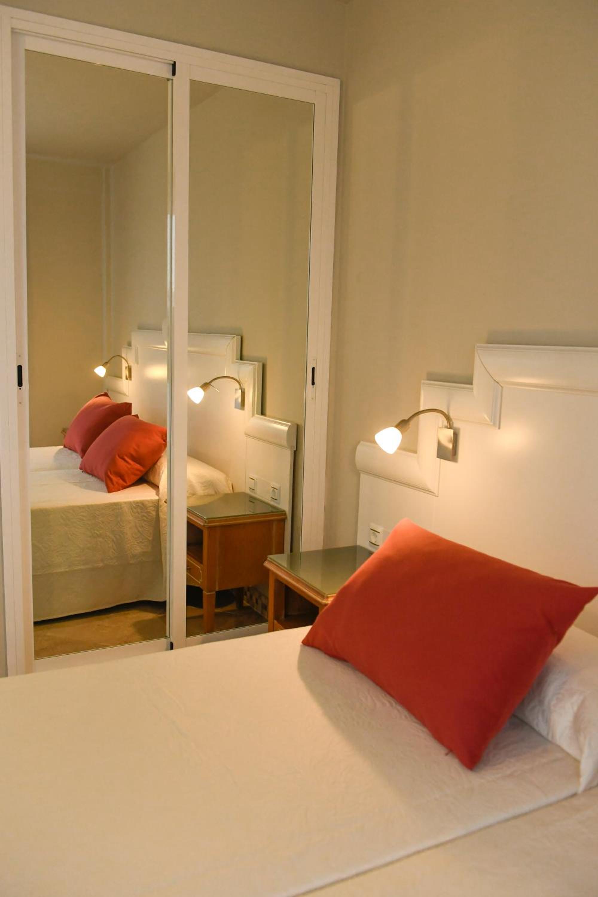 Double Room - Photo 5