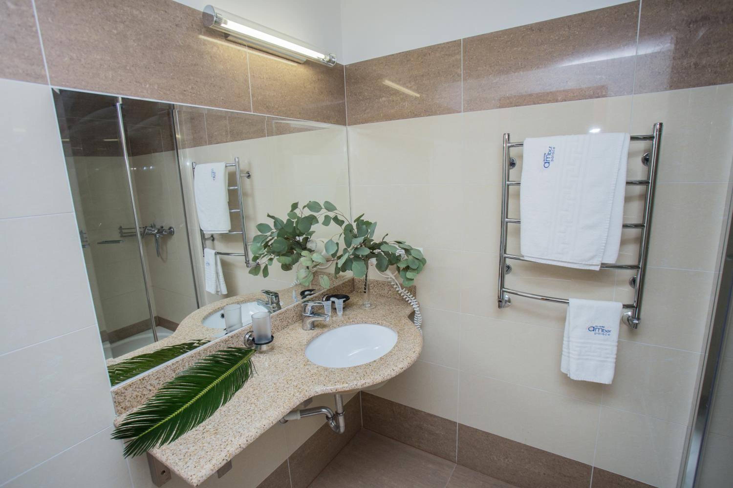Suite - Photo 7