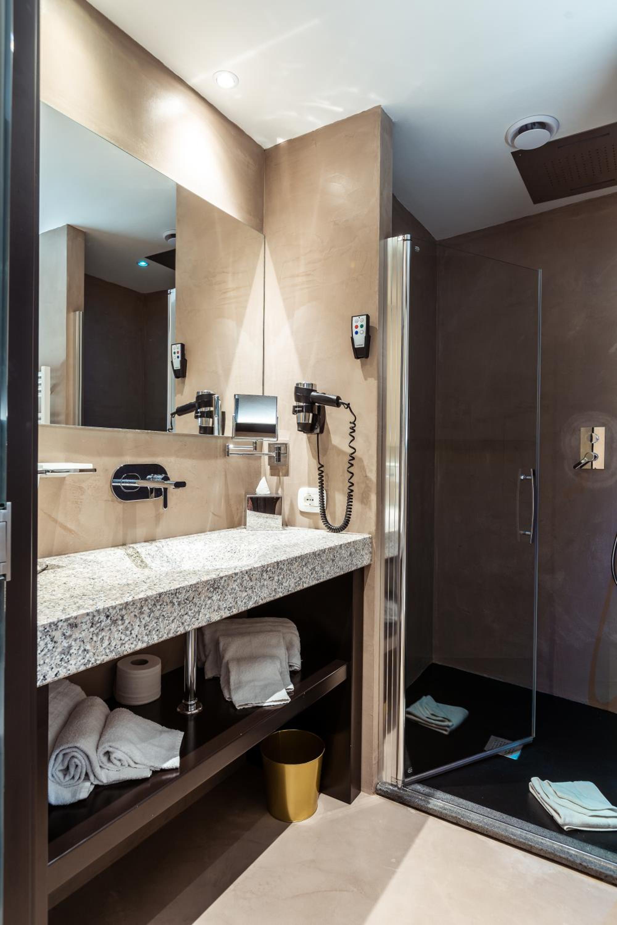 Family Suite with Spa Bath photo 3
