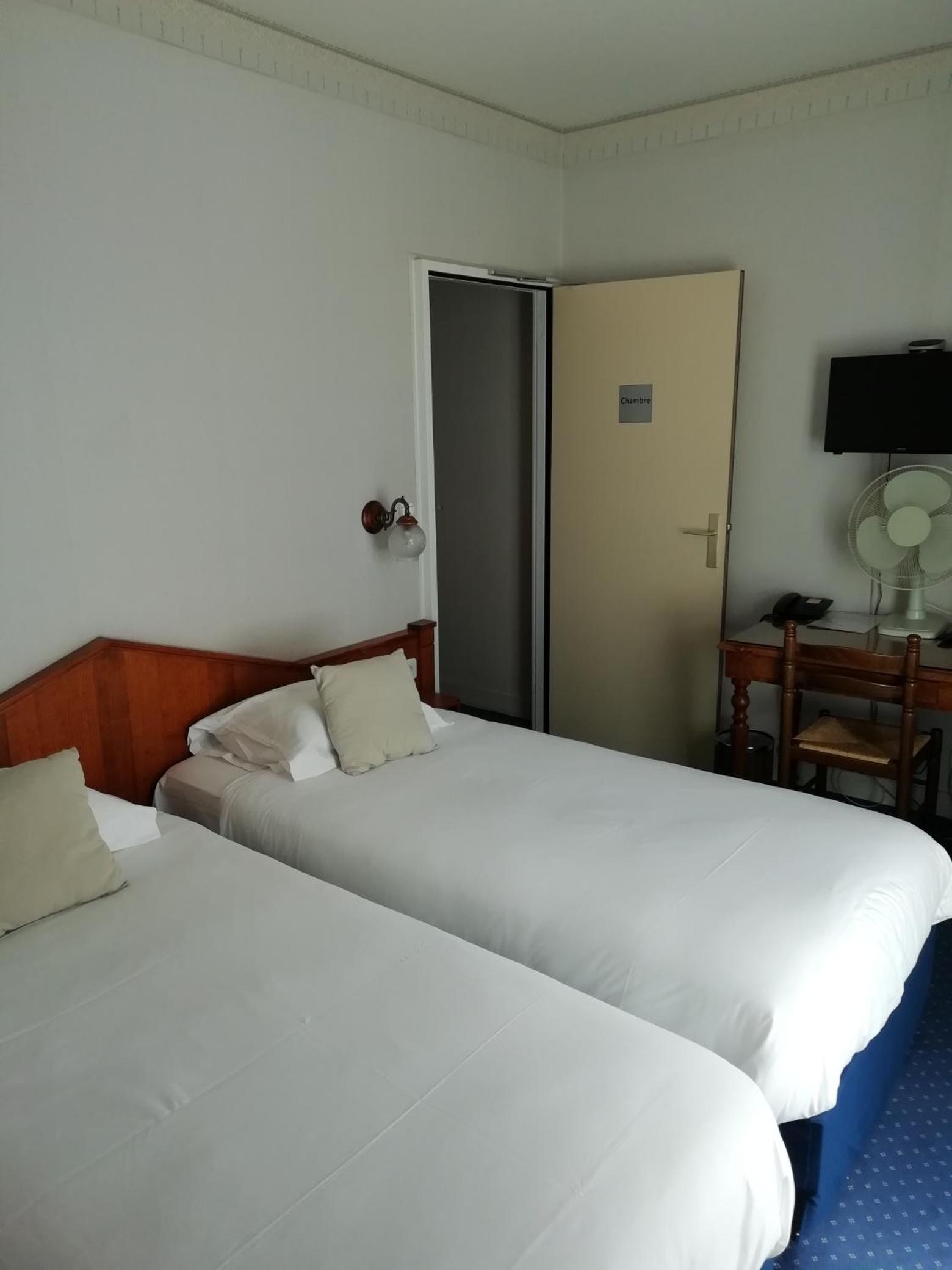 Twin Room - Photo 3