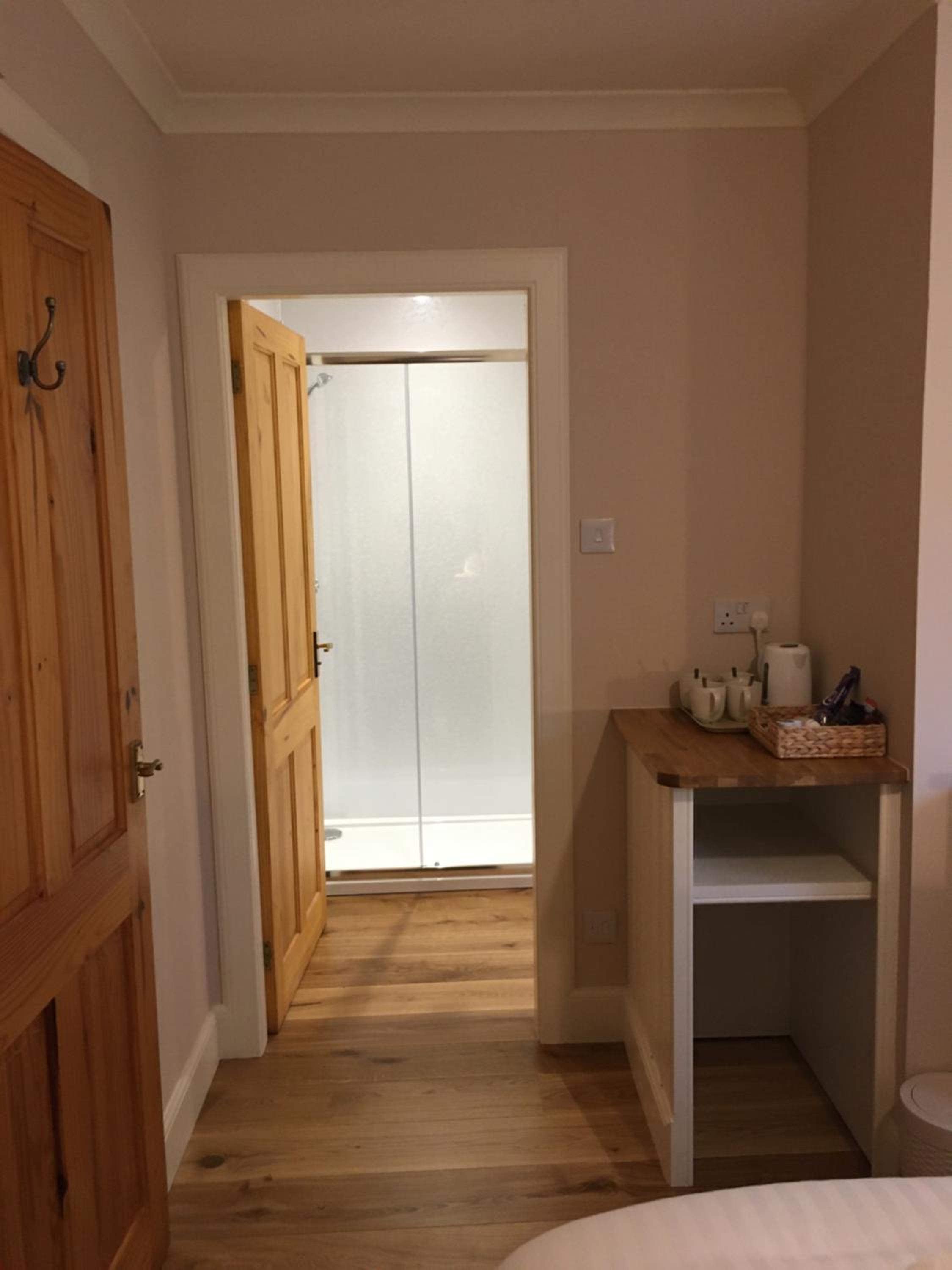 Double or Twin Room with Private Bathroom - Photo 5