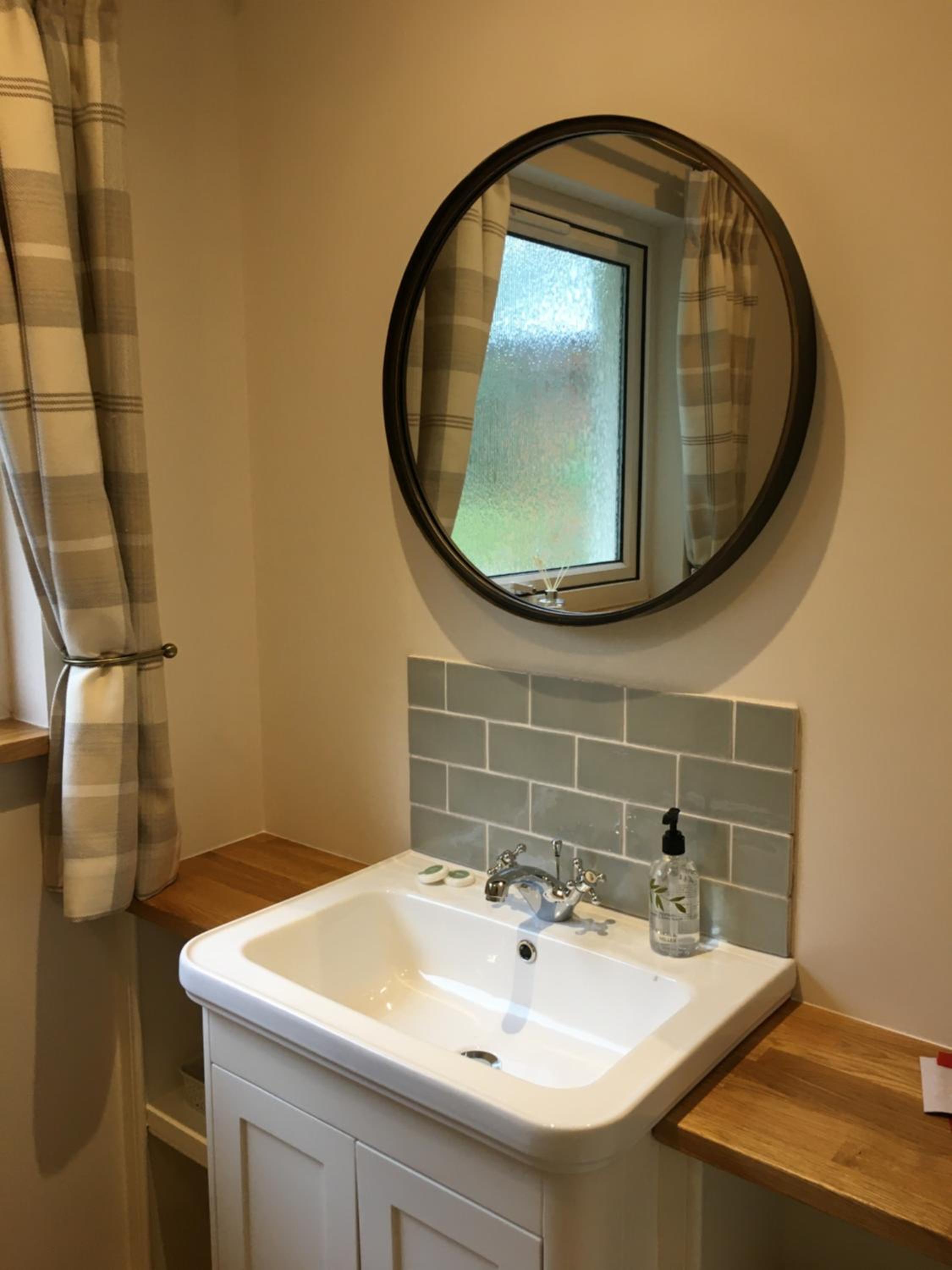 Double or Twin Room with Private Bathroom - Photo 2