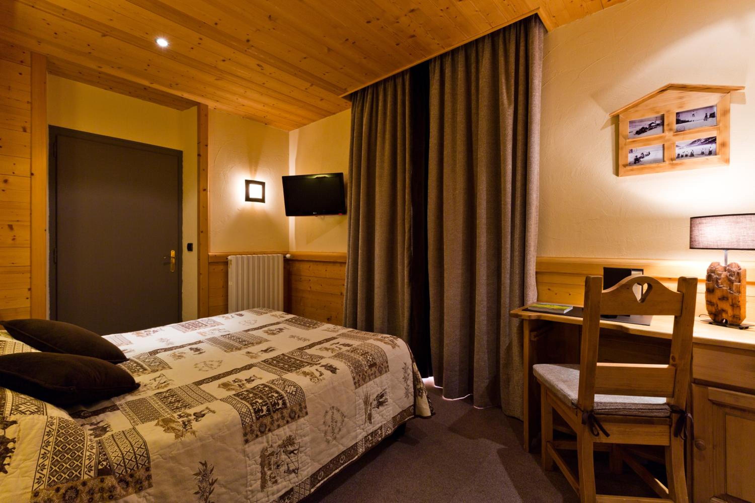 Quadruple Room - Photo 8