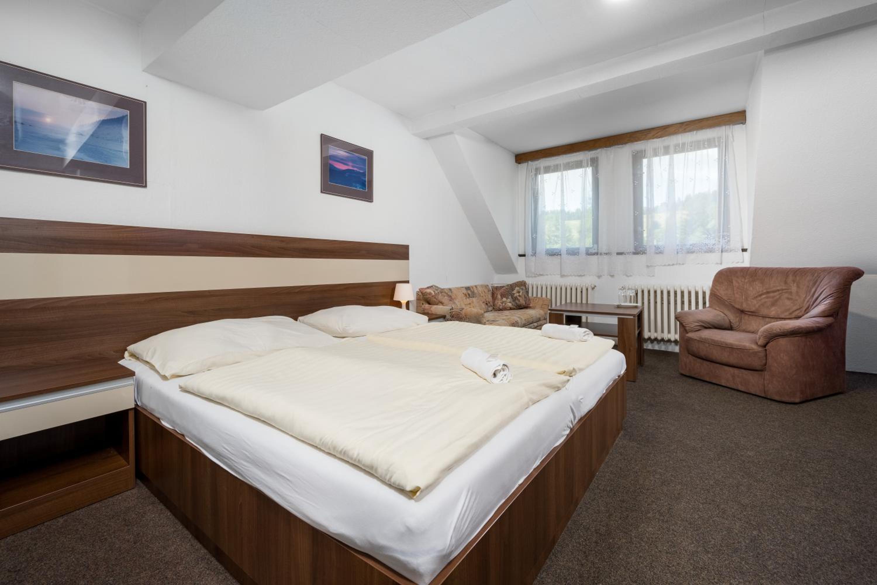 Double Room with Private Bathroom - Photo 8