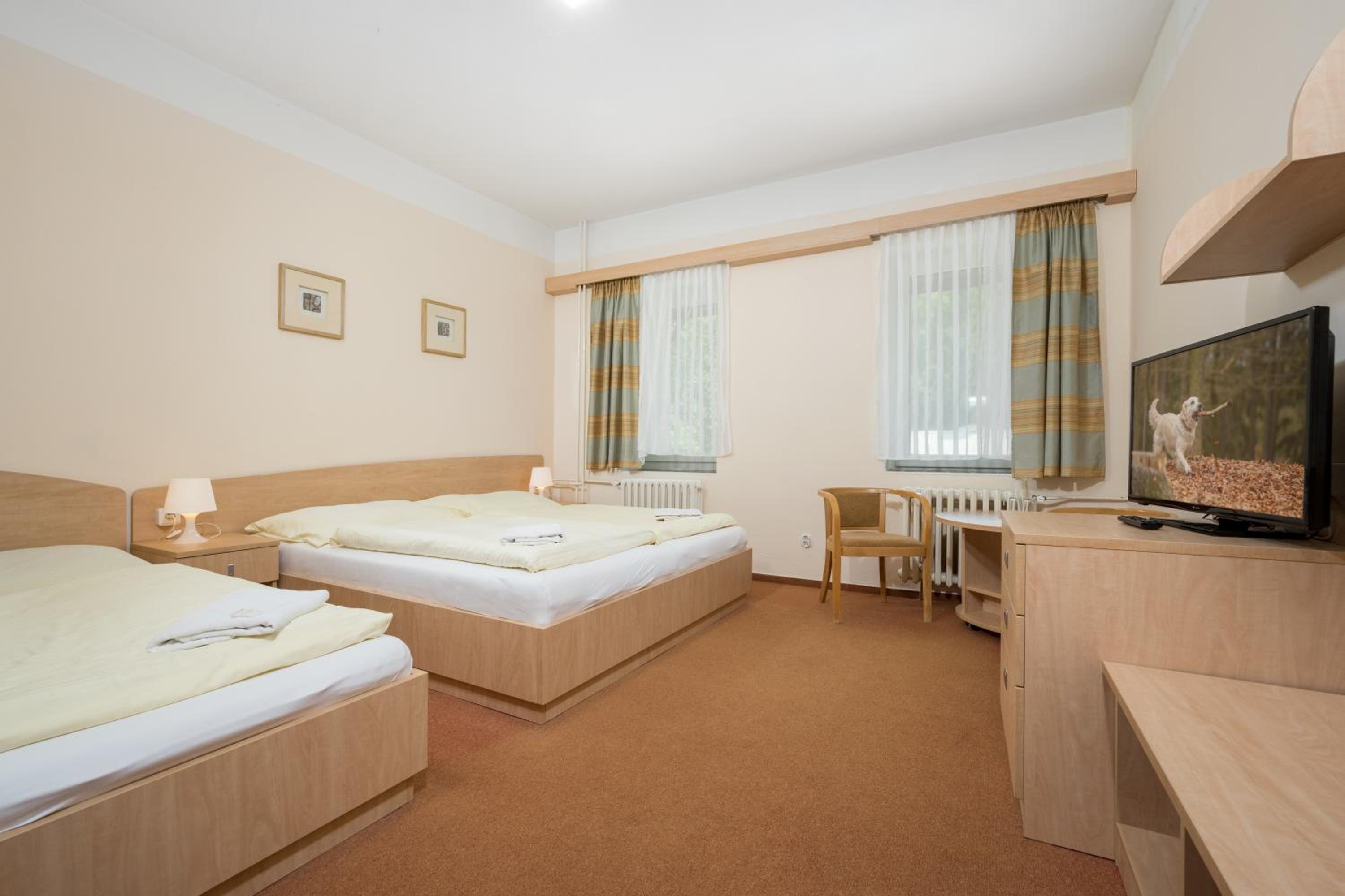 Triple Room with Bathroom - Photo 3