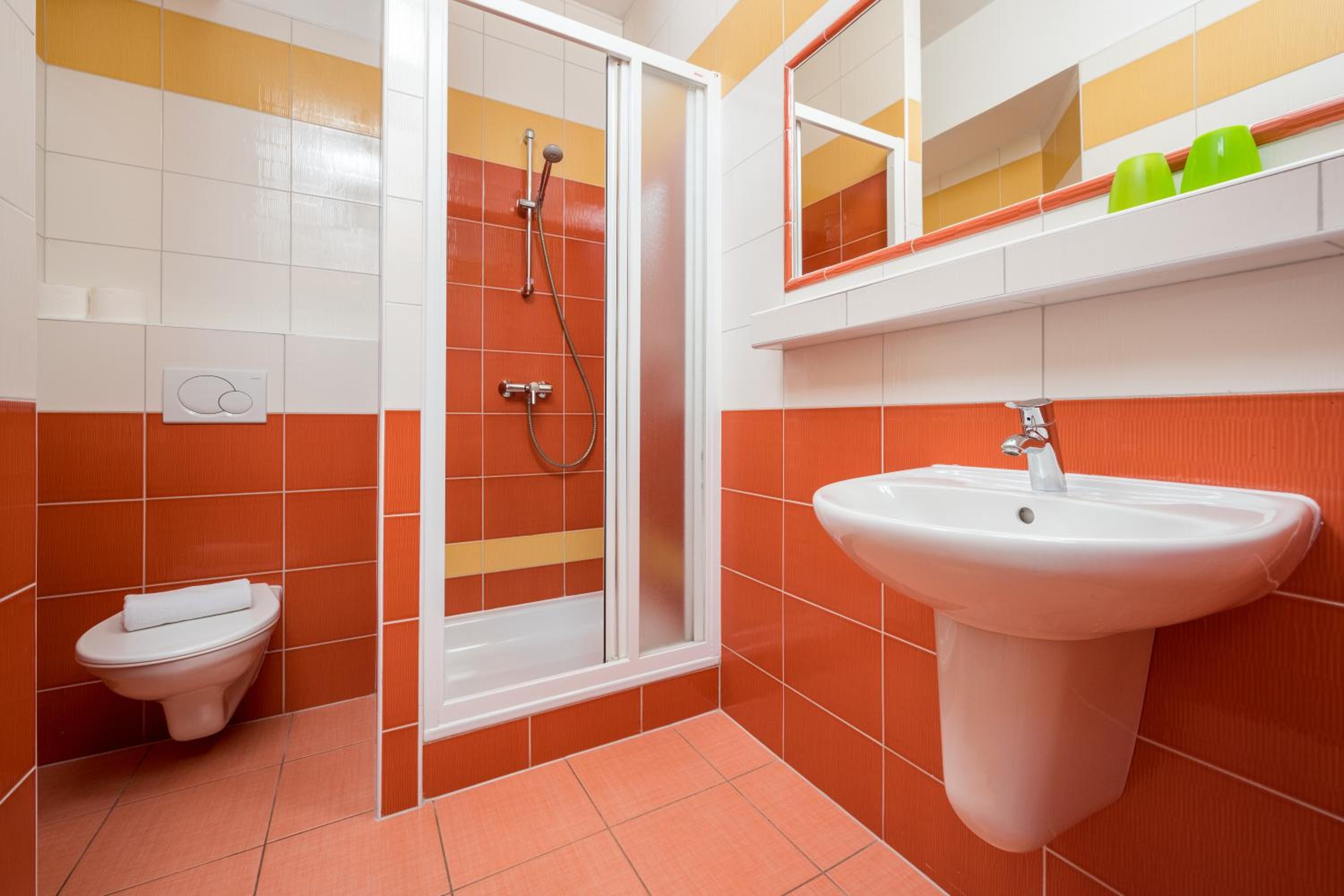 Double Room with Private Bathroom - Photo 7