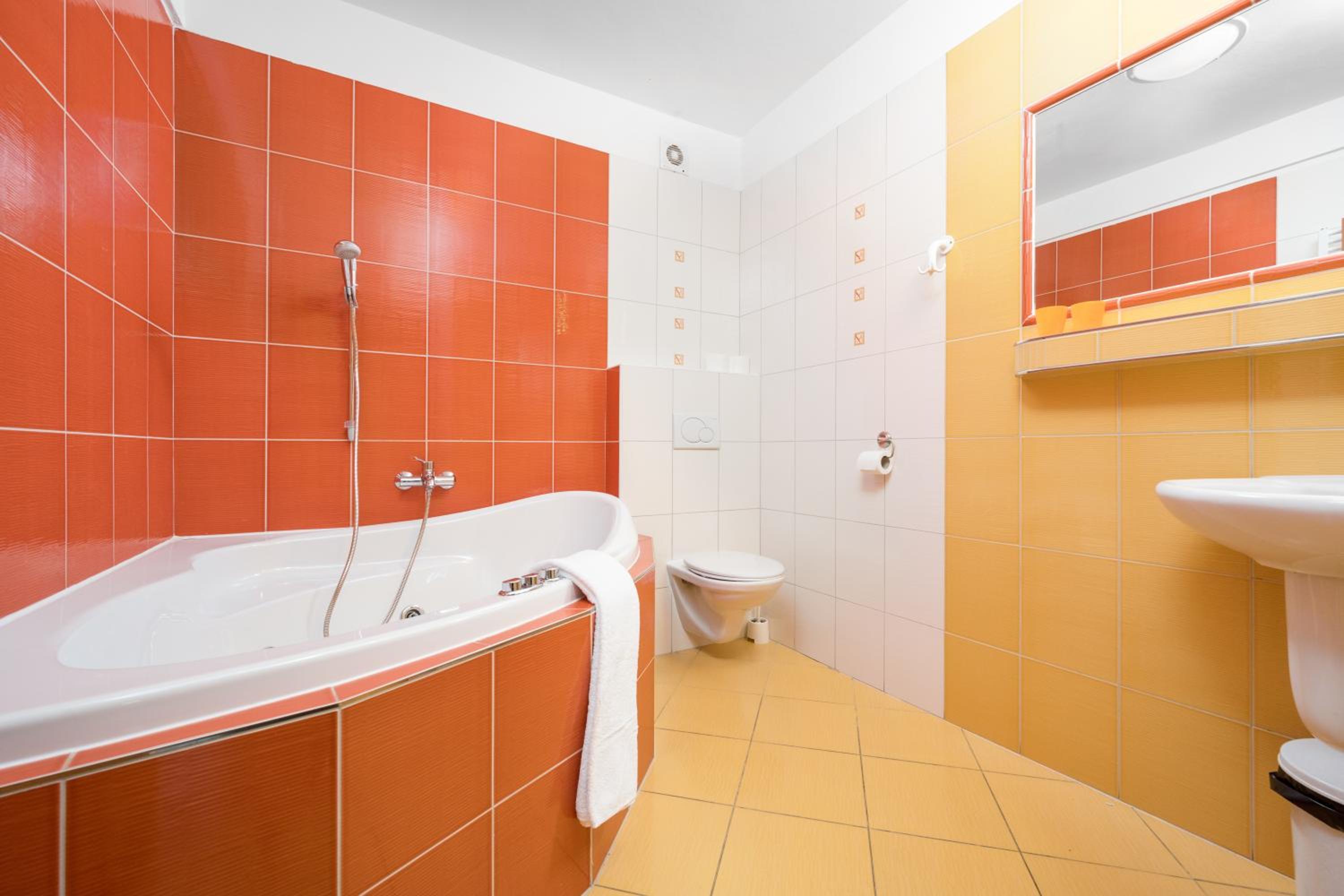 Double Room with Private Bathroom - Photo 6