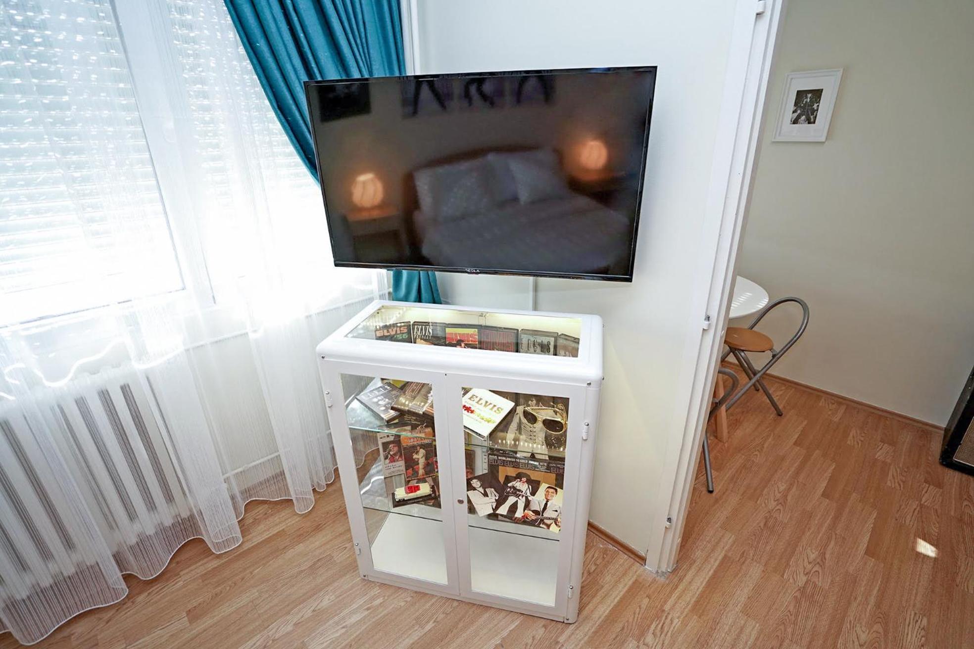 One-Bedroom Apartment photo 3
