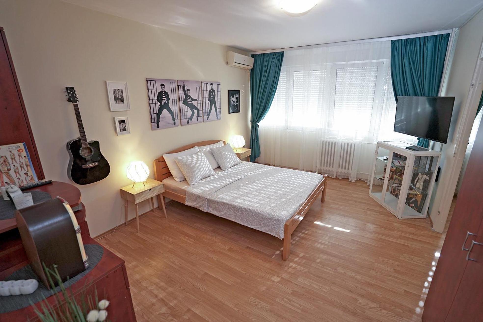 One-Bedroom Apartment photo 1