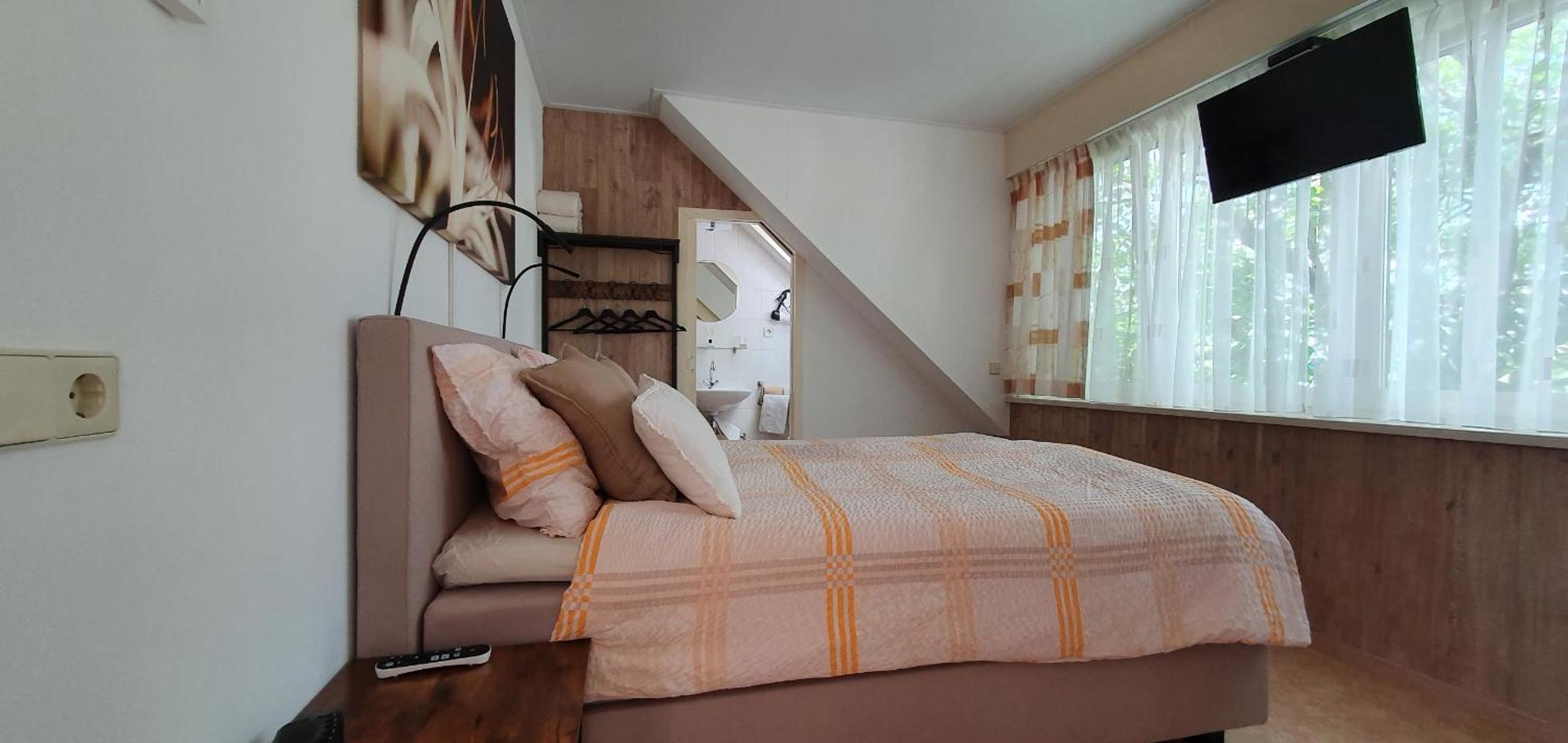 Double Room with Private Bathroom photo 2