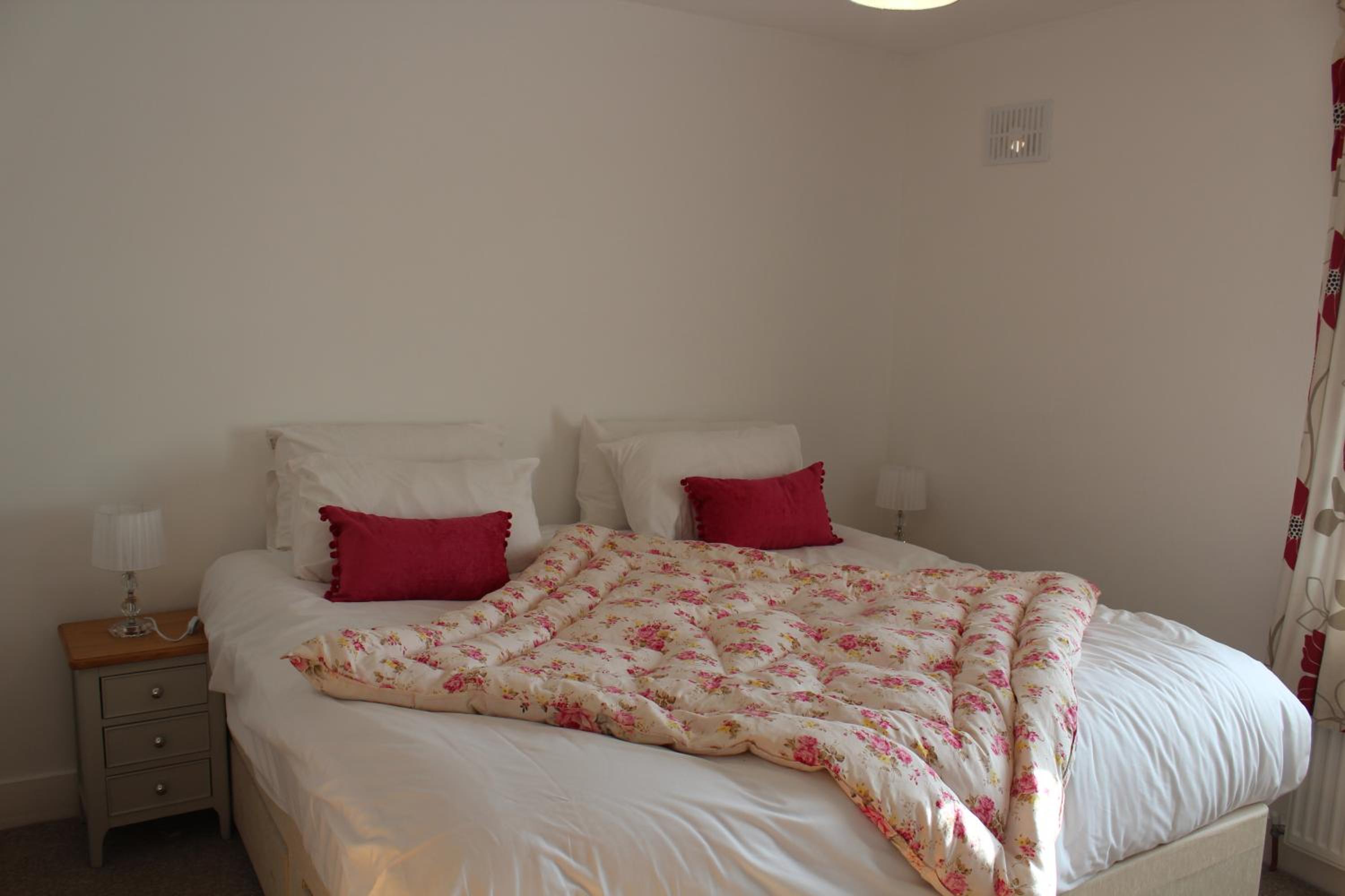 Two-Bedroom Cottage photo 3