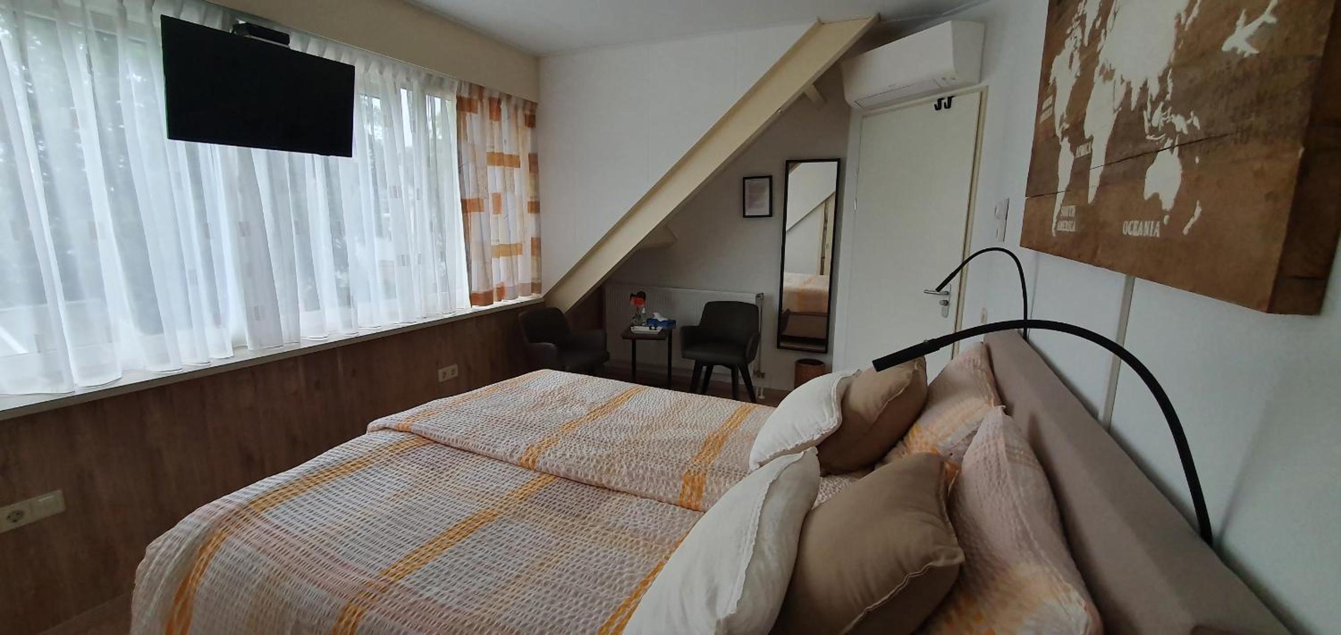 Standard Double Room photo 2