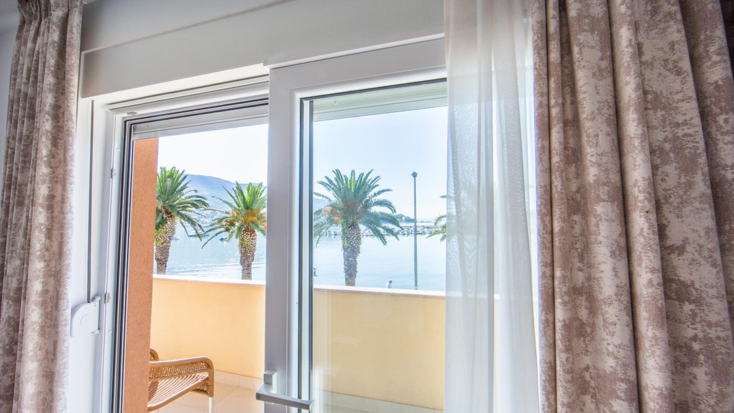 Apartment with Sea View - Photo 33