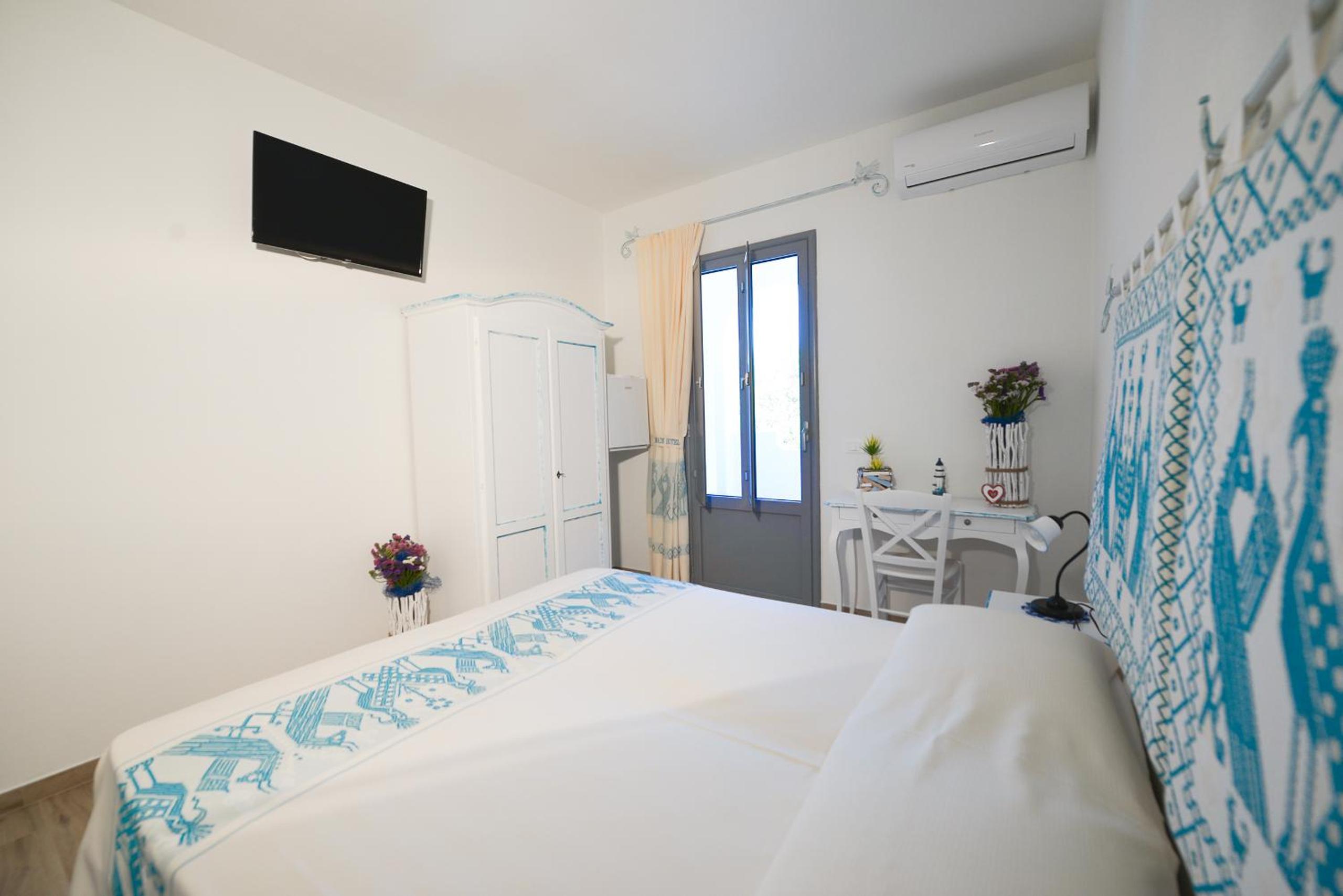 Double Room with Balcony - Photo 6