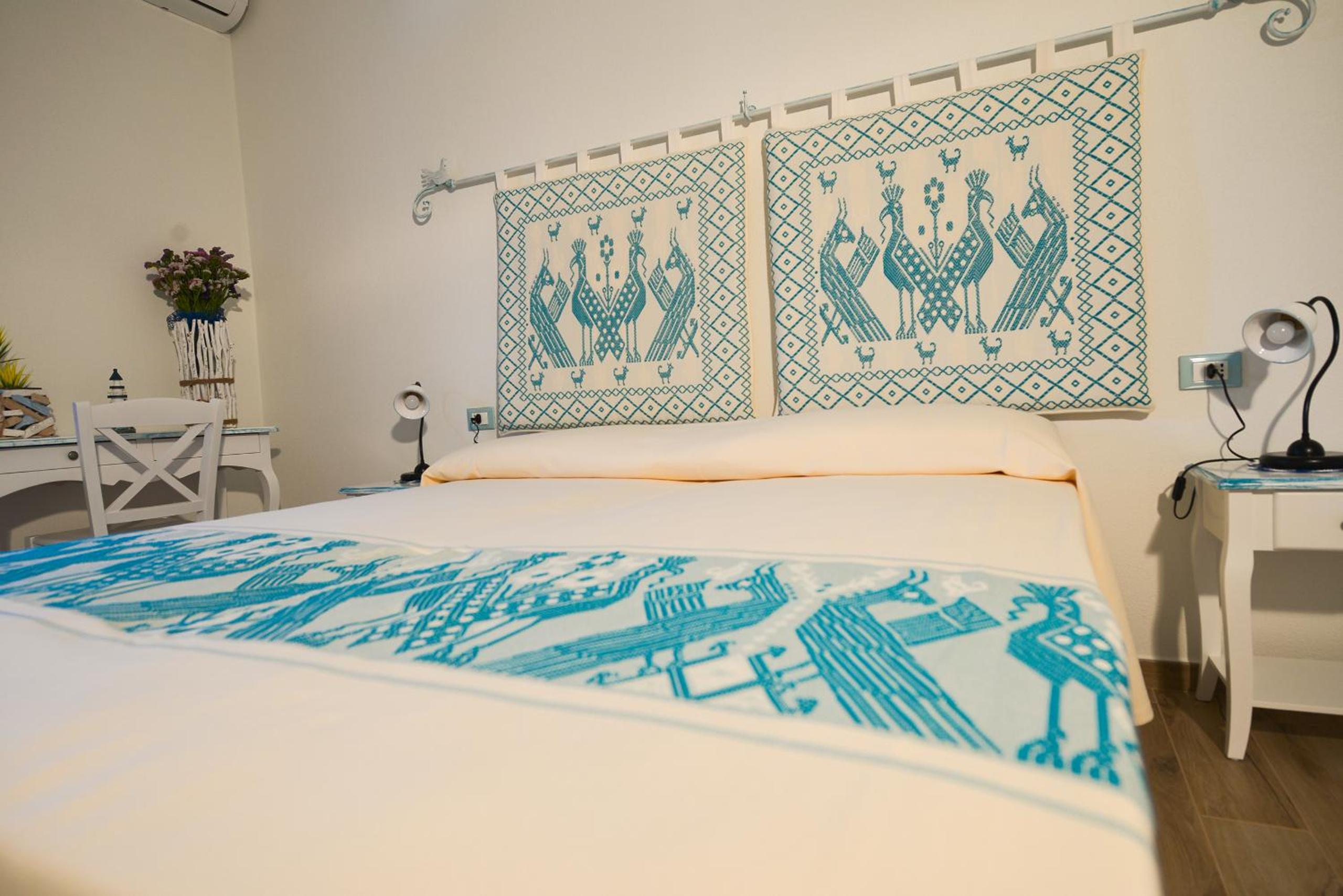 Double Room with Balcony - Photo 1